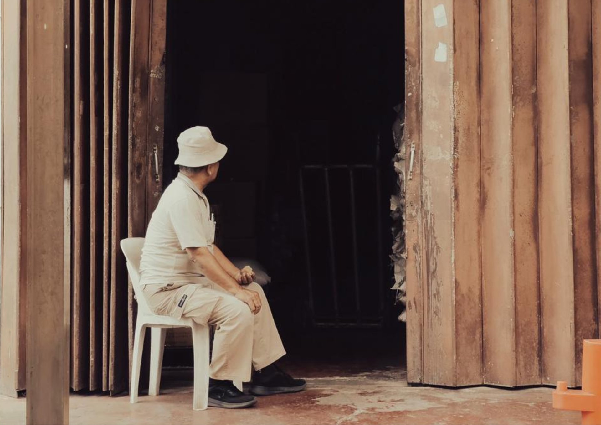 black and white bed linen