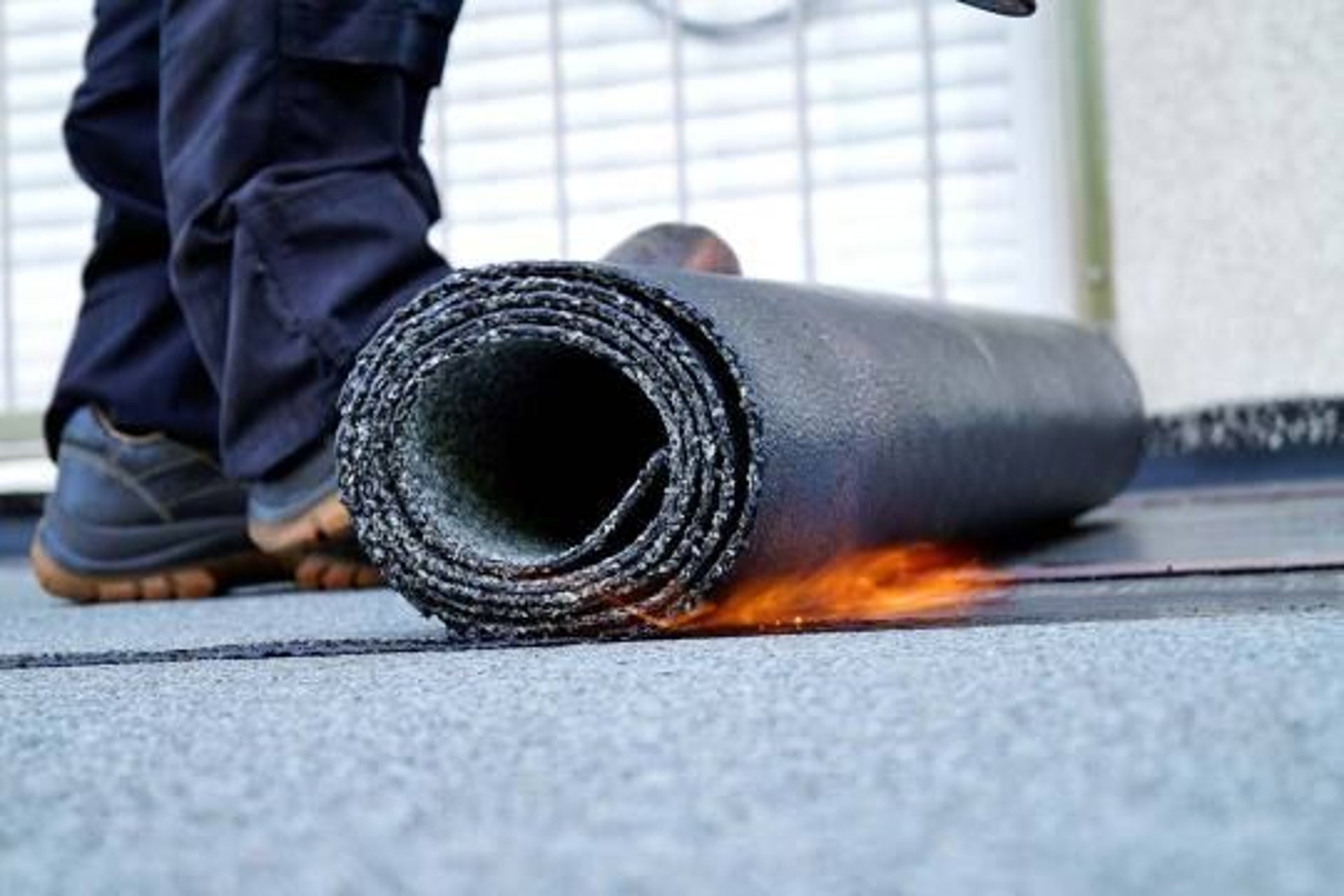 gray computer monitor