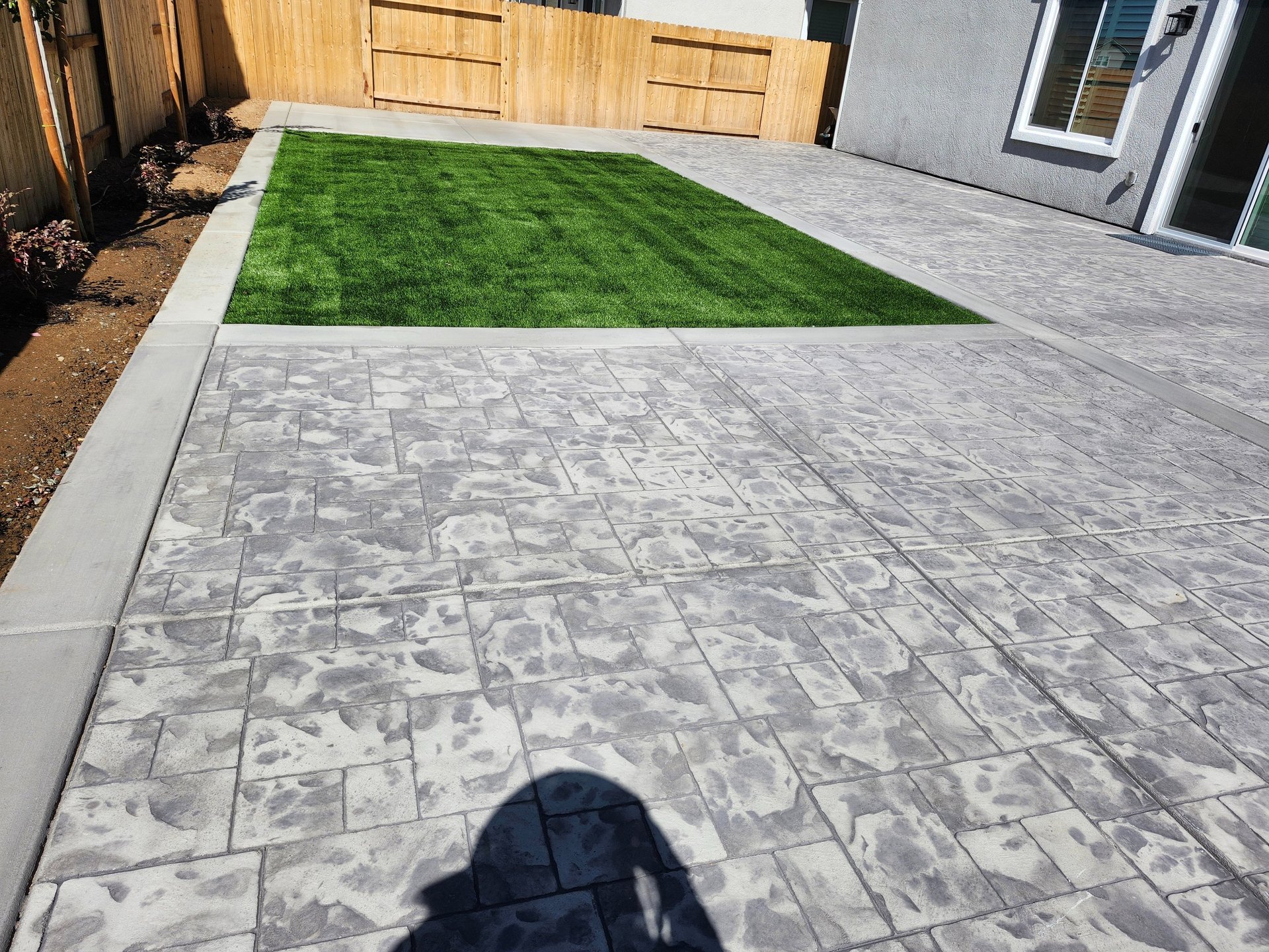 black and white bed linen