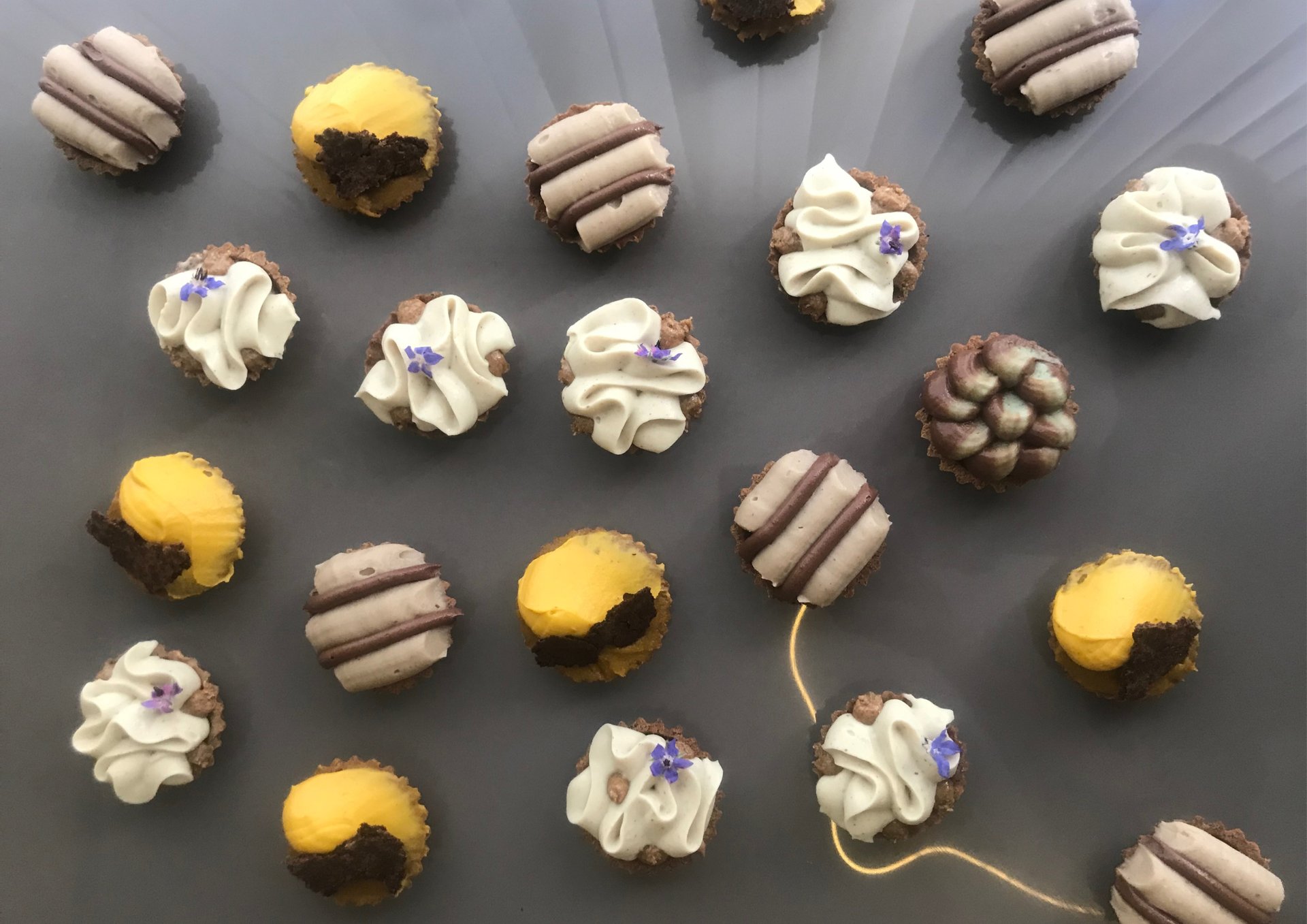 black and white bed linen