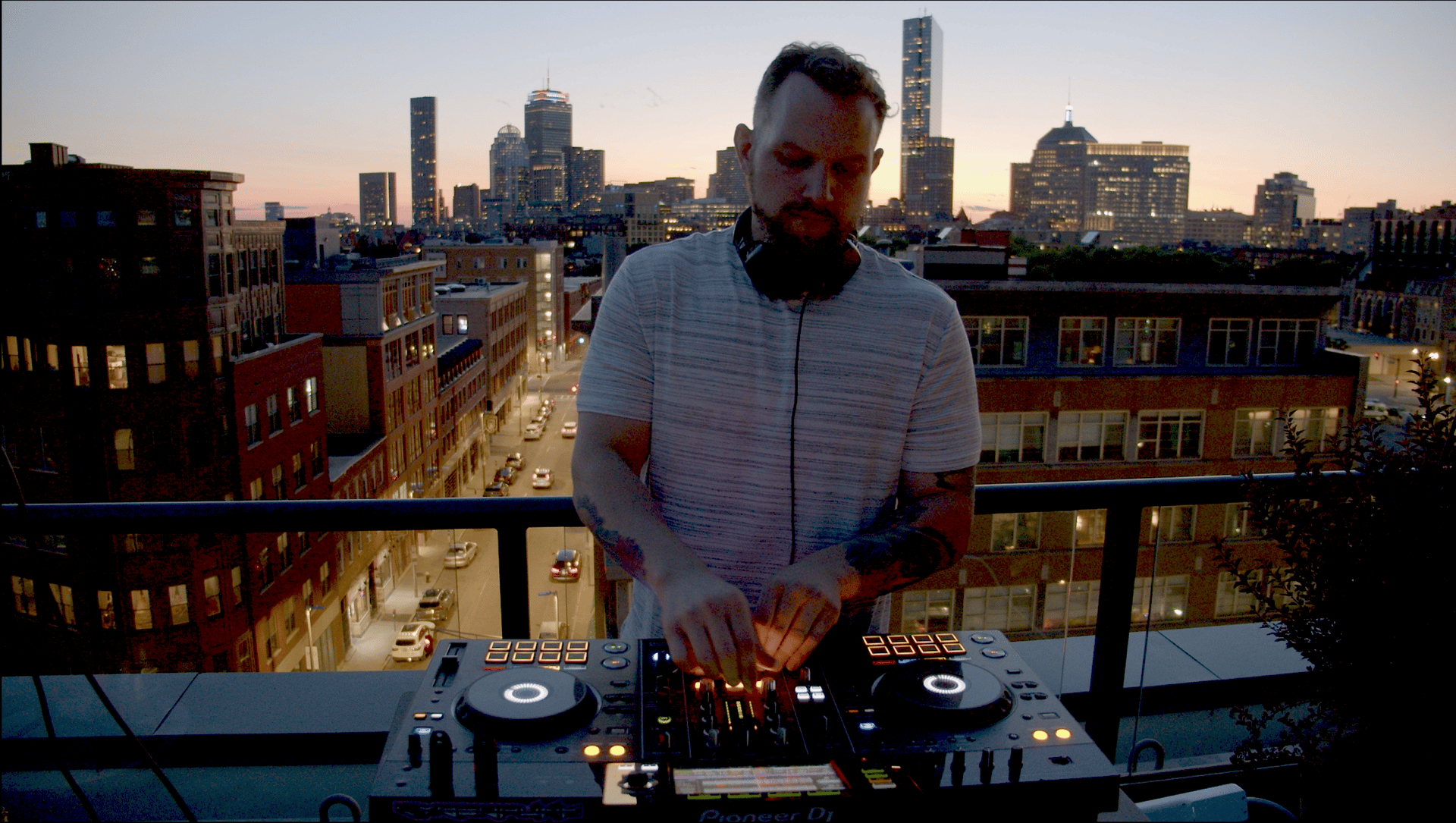 black and white bed linen