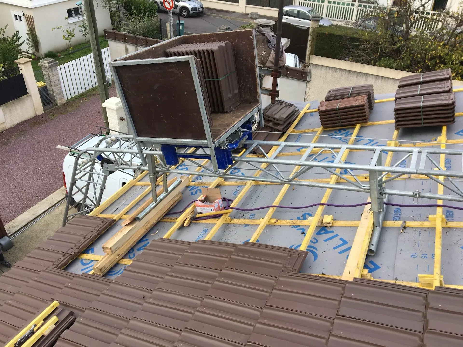 Rénovation de toiture en tuiles mécaniques à Montmorency (95) par MF Couverture