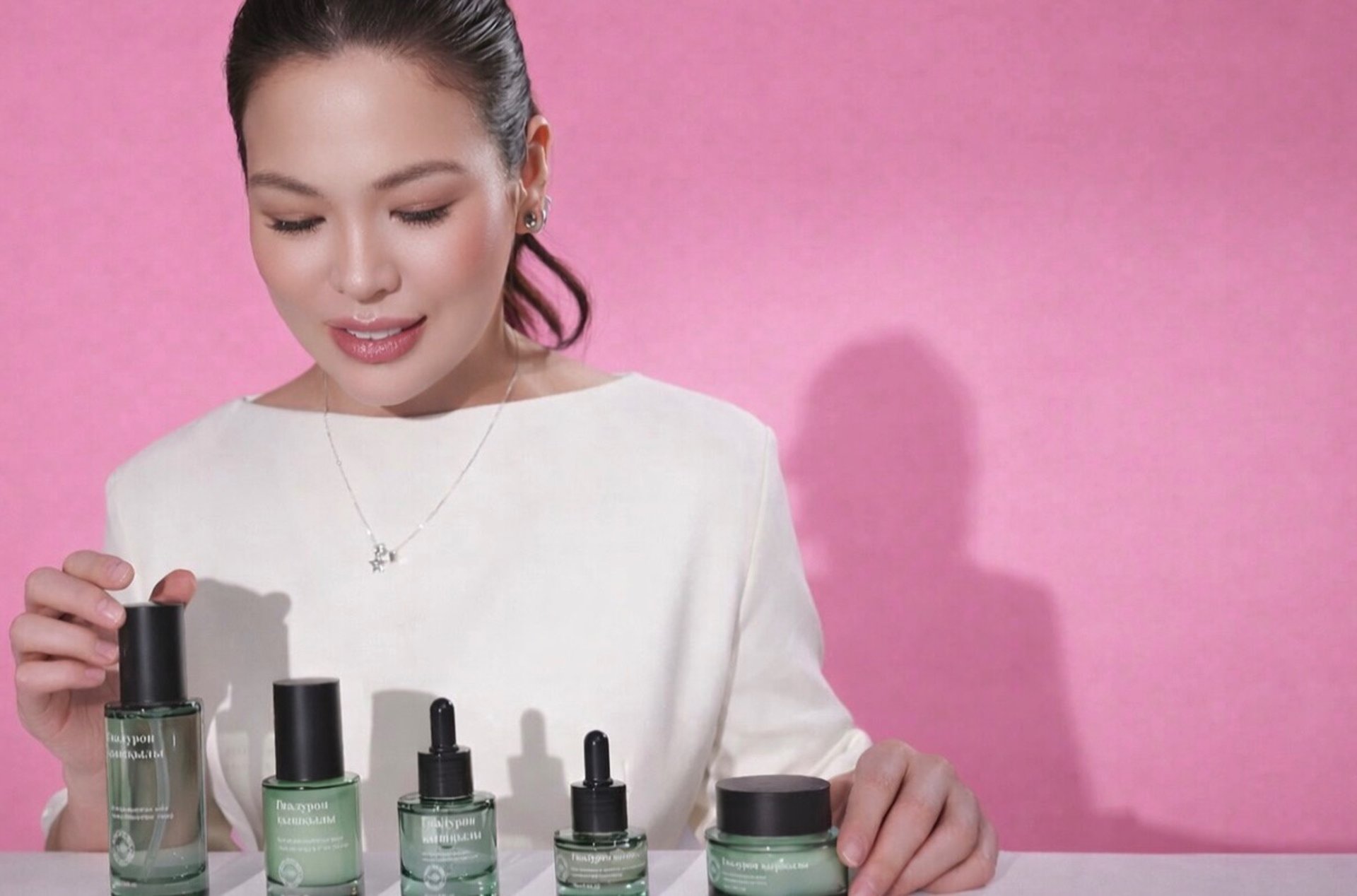 black and white bed linen