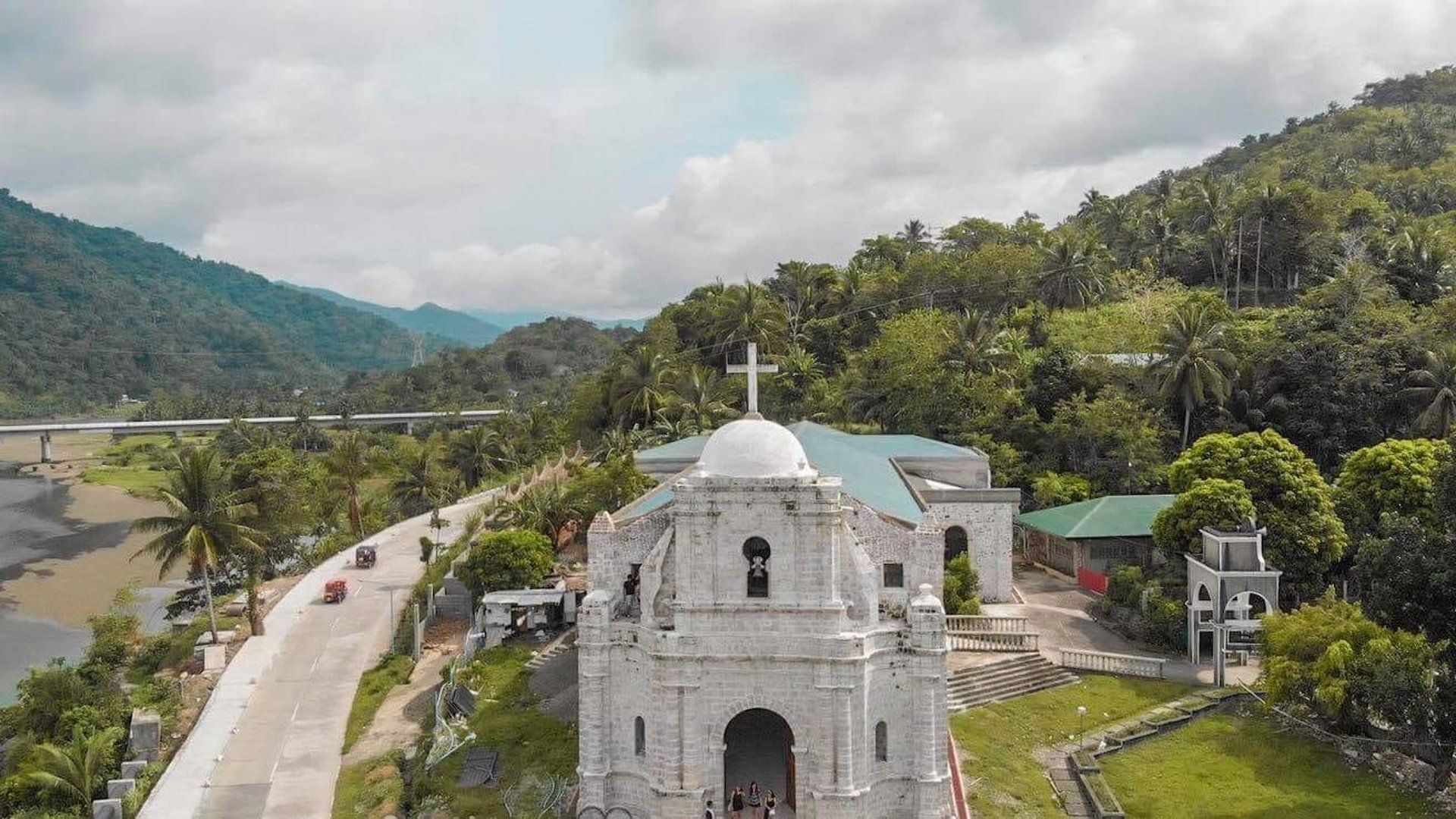 black and white bed linen