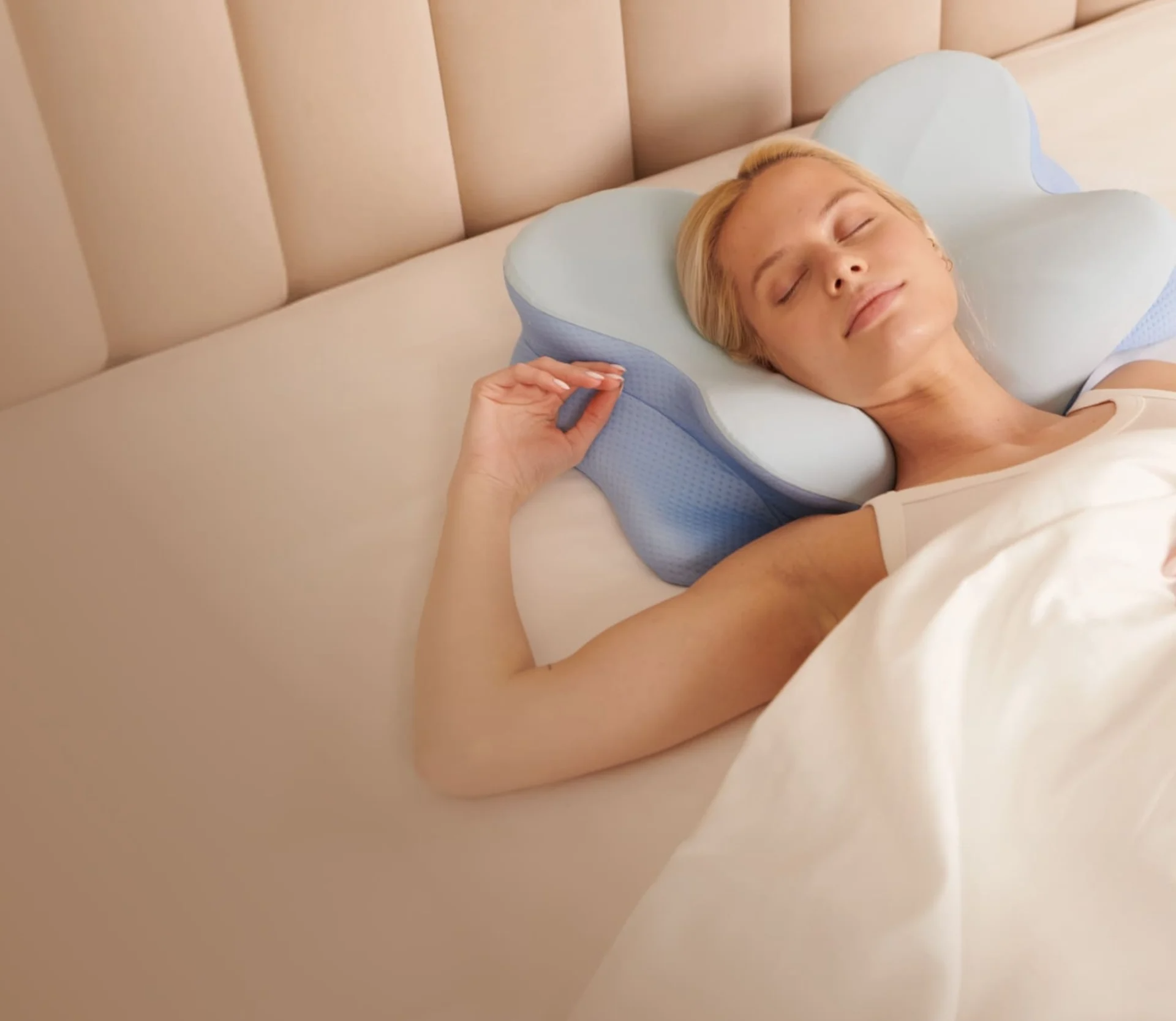 black and white bed linen