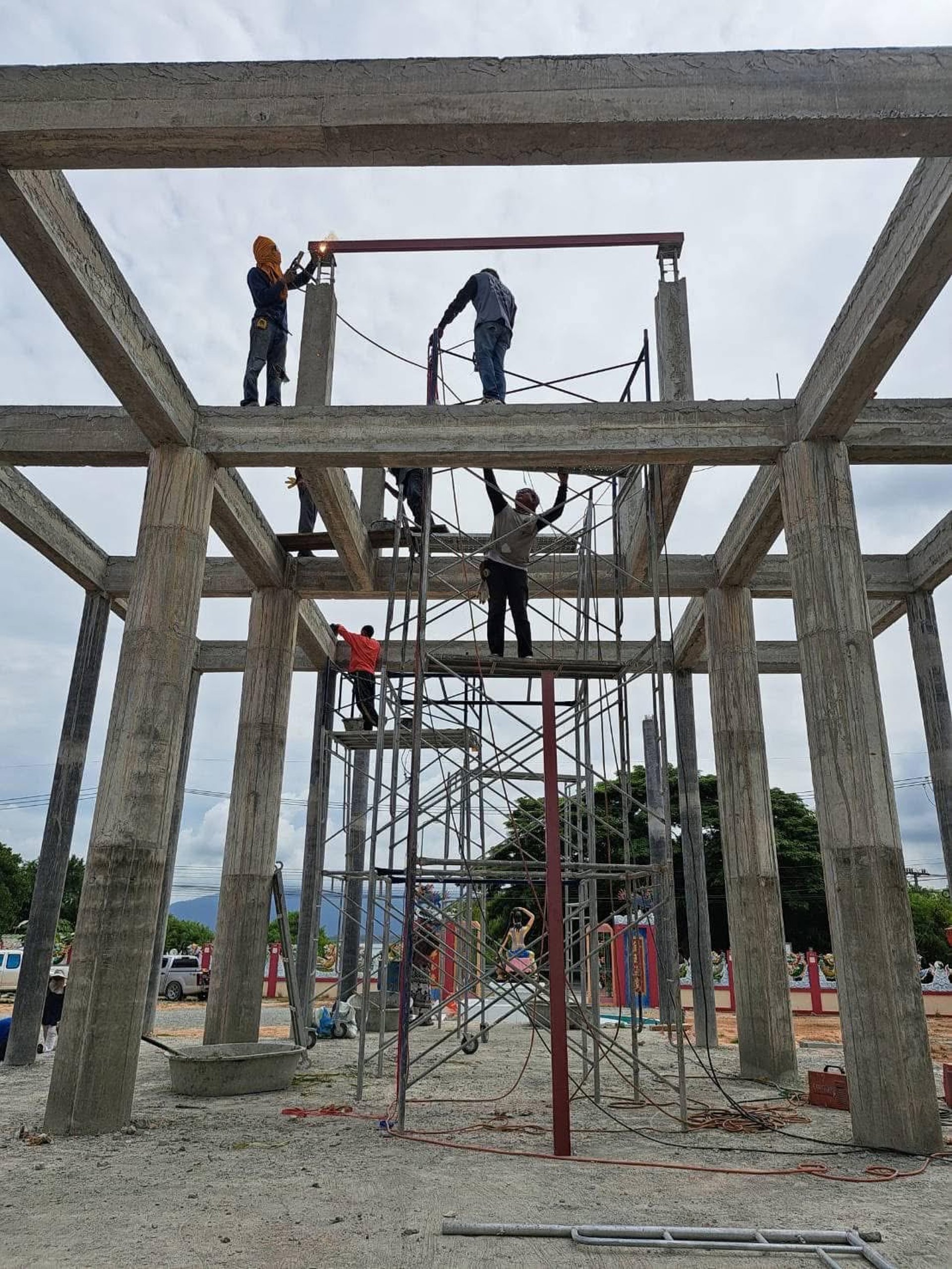black and brown leather padded tub sofa
