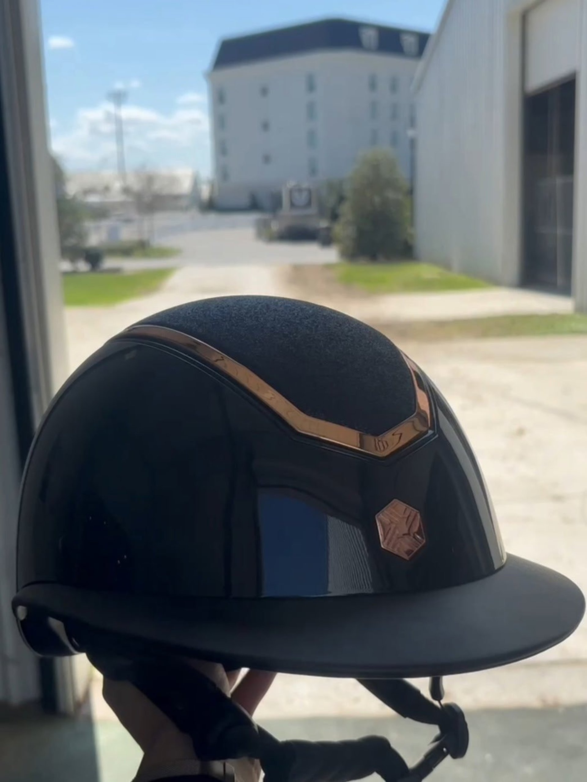 gray computer monitor