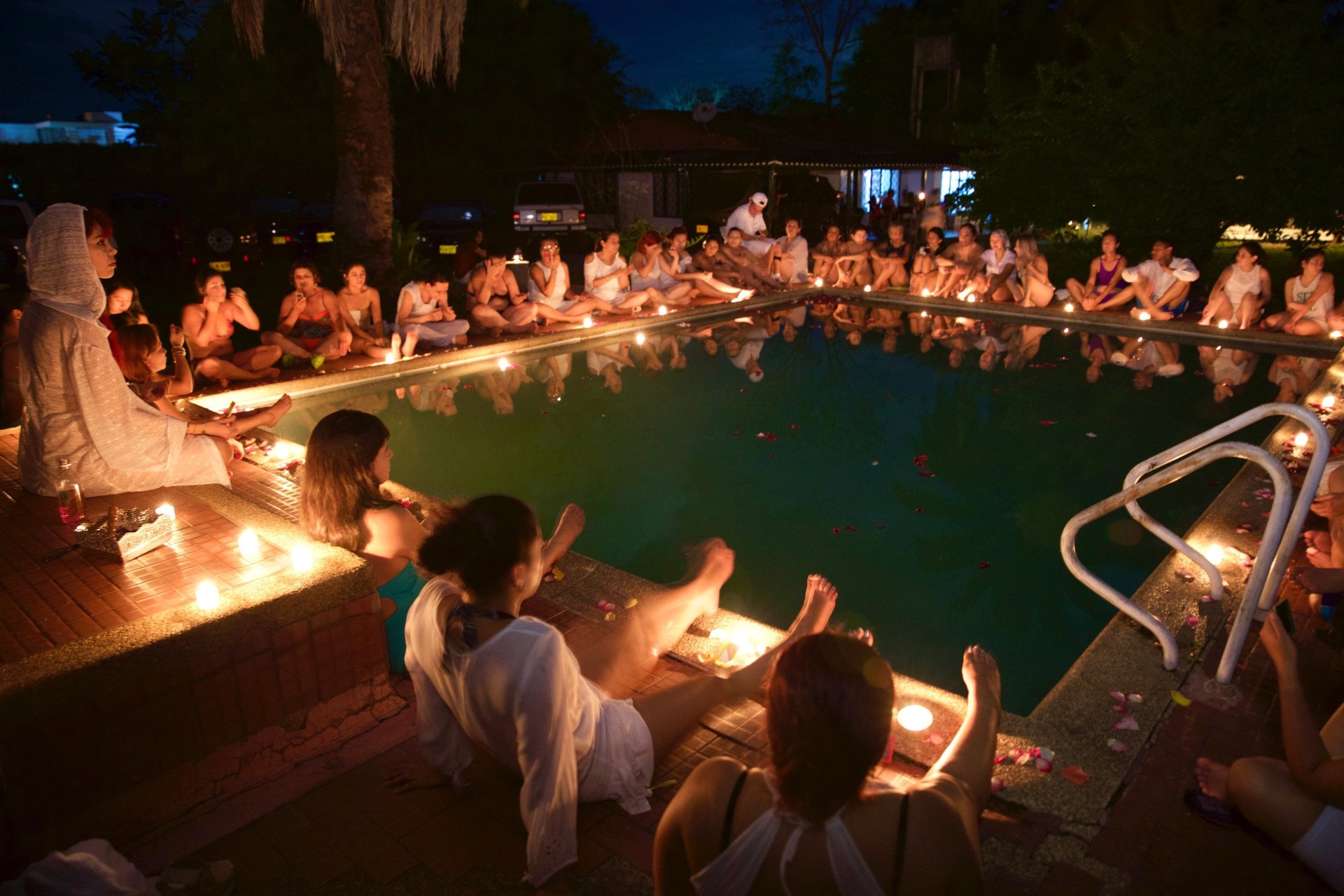 black and white bed linen