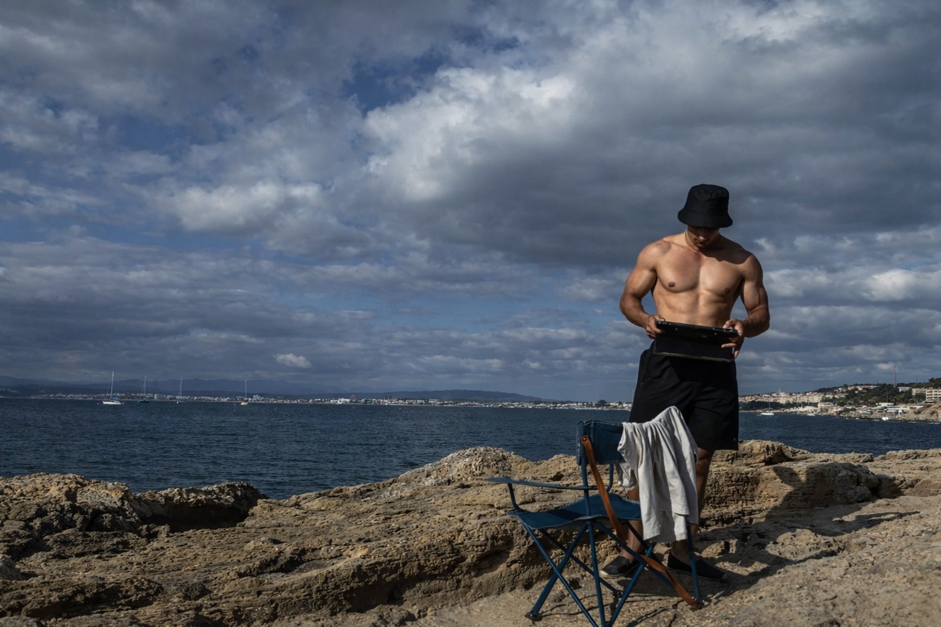 black and white bed linen
