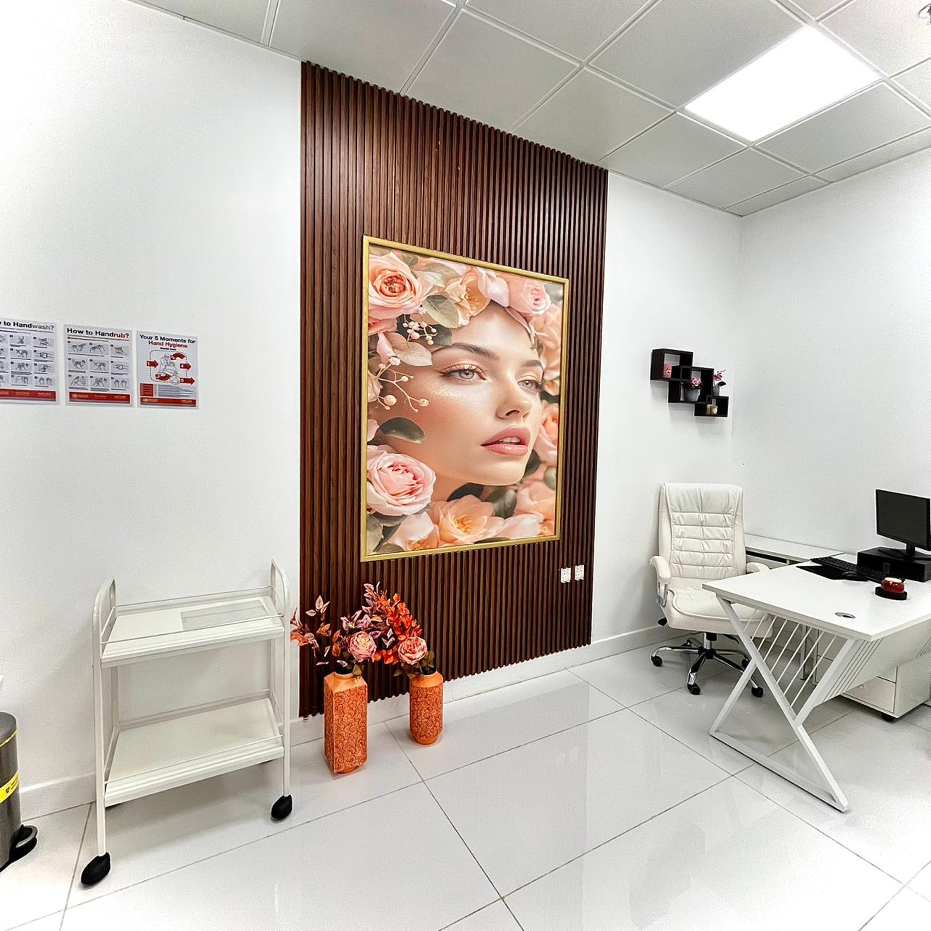 gray computer monitor