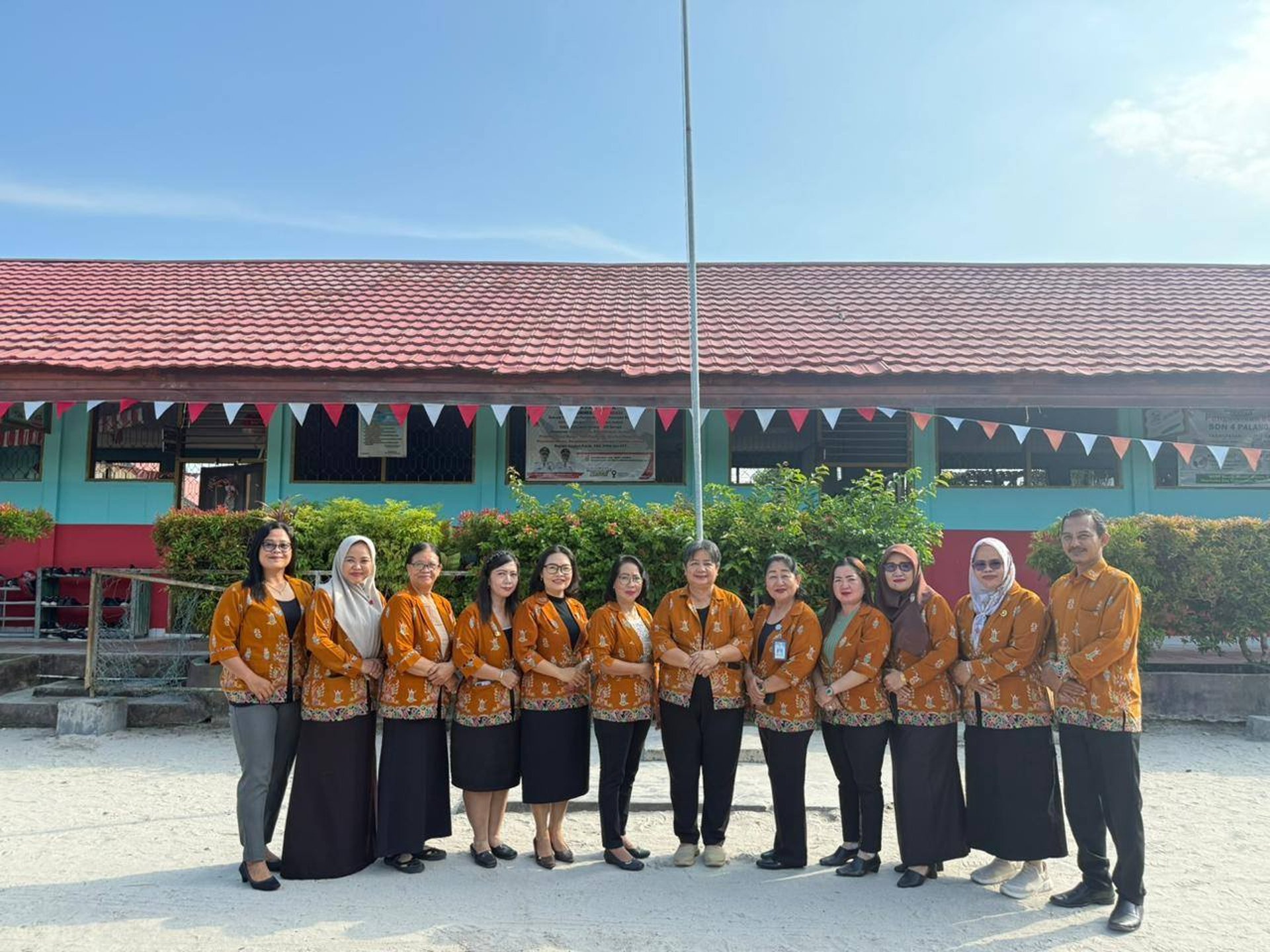 black and brown leather padded tub sofa