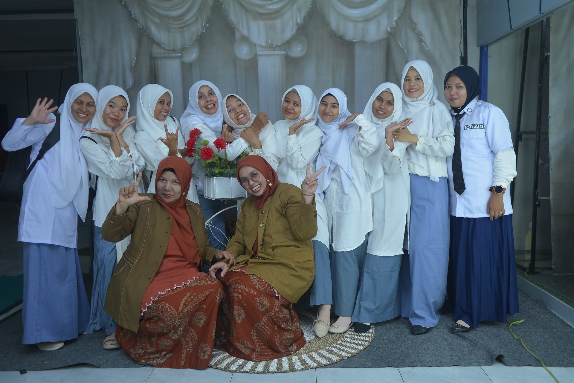 black and white bed linen