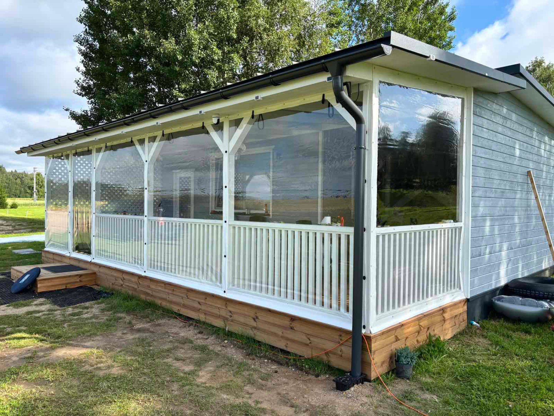 black and white bed linen