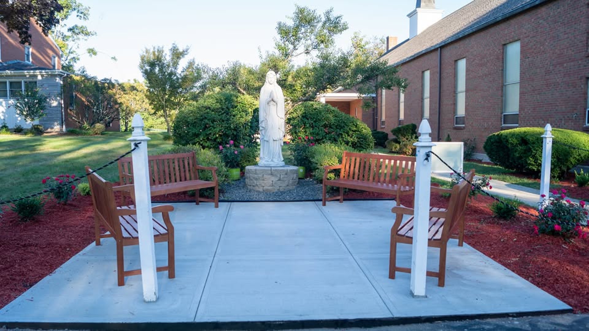 black and white bed linen