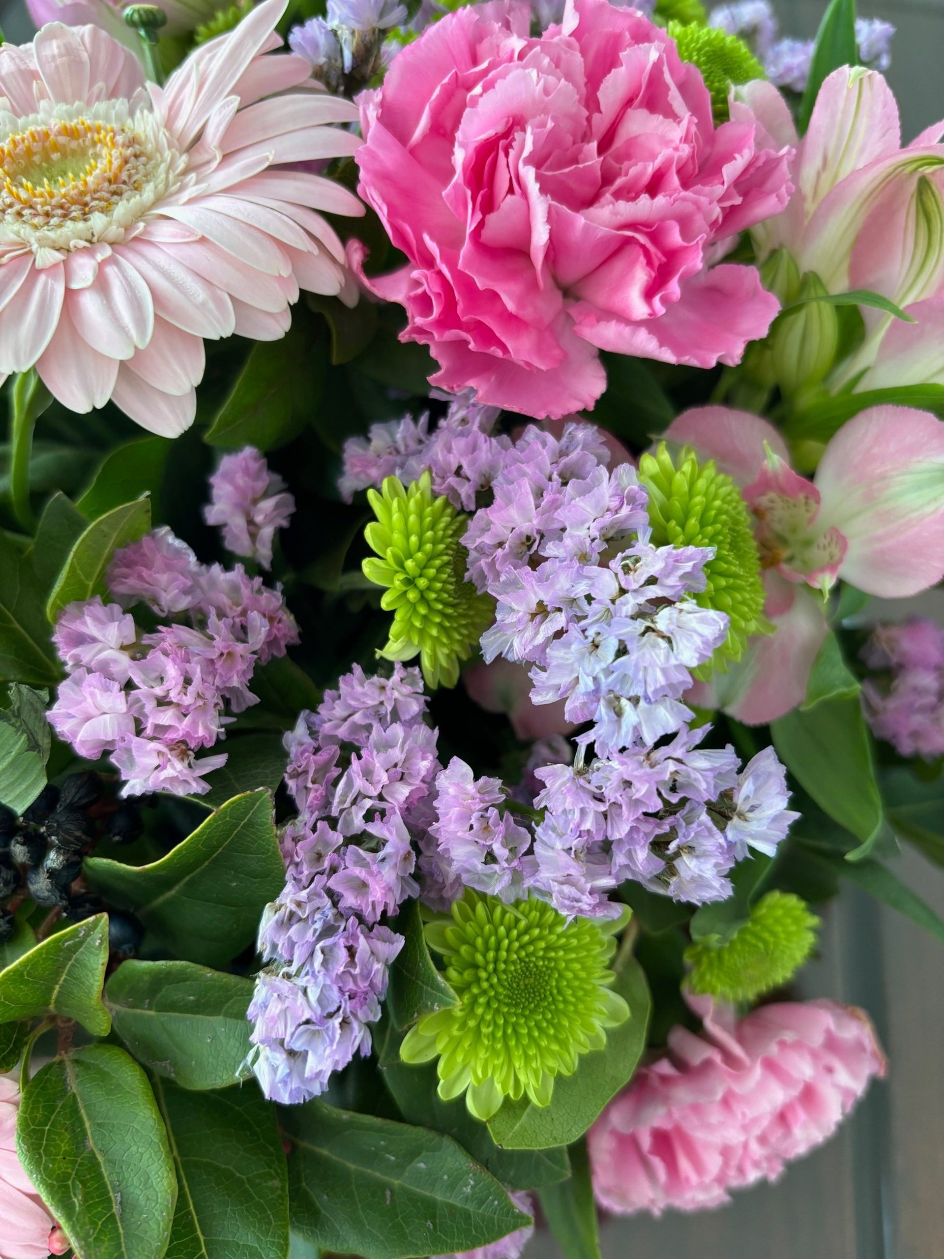 gray computer monitor