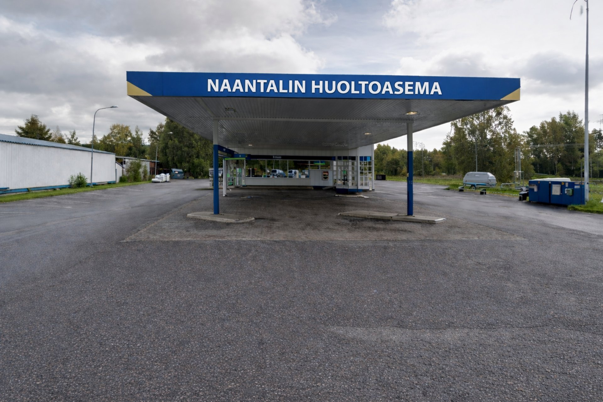 black and brown leather padded tub sofa