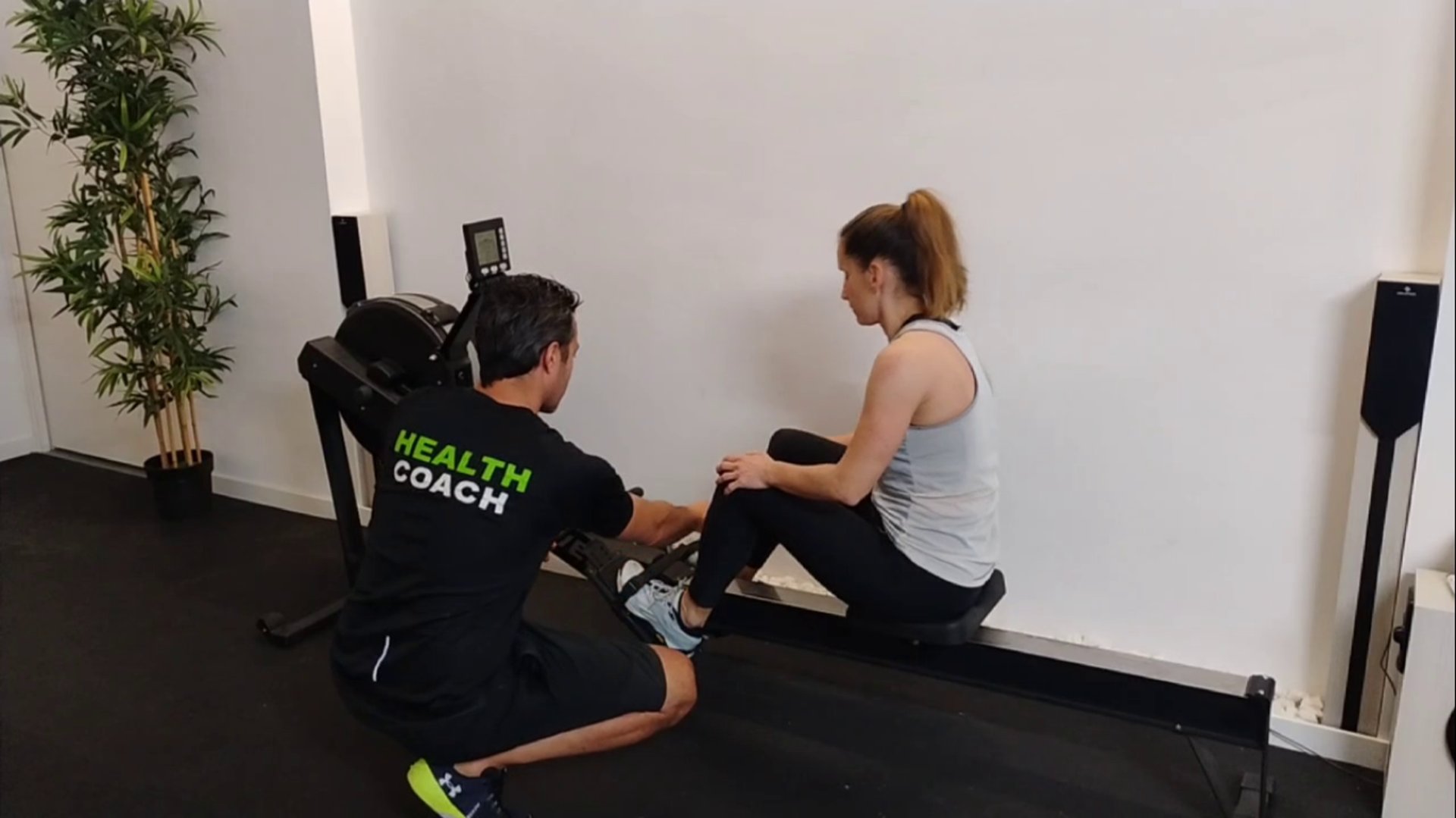 gray computer monitor