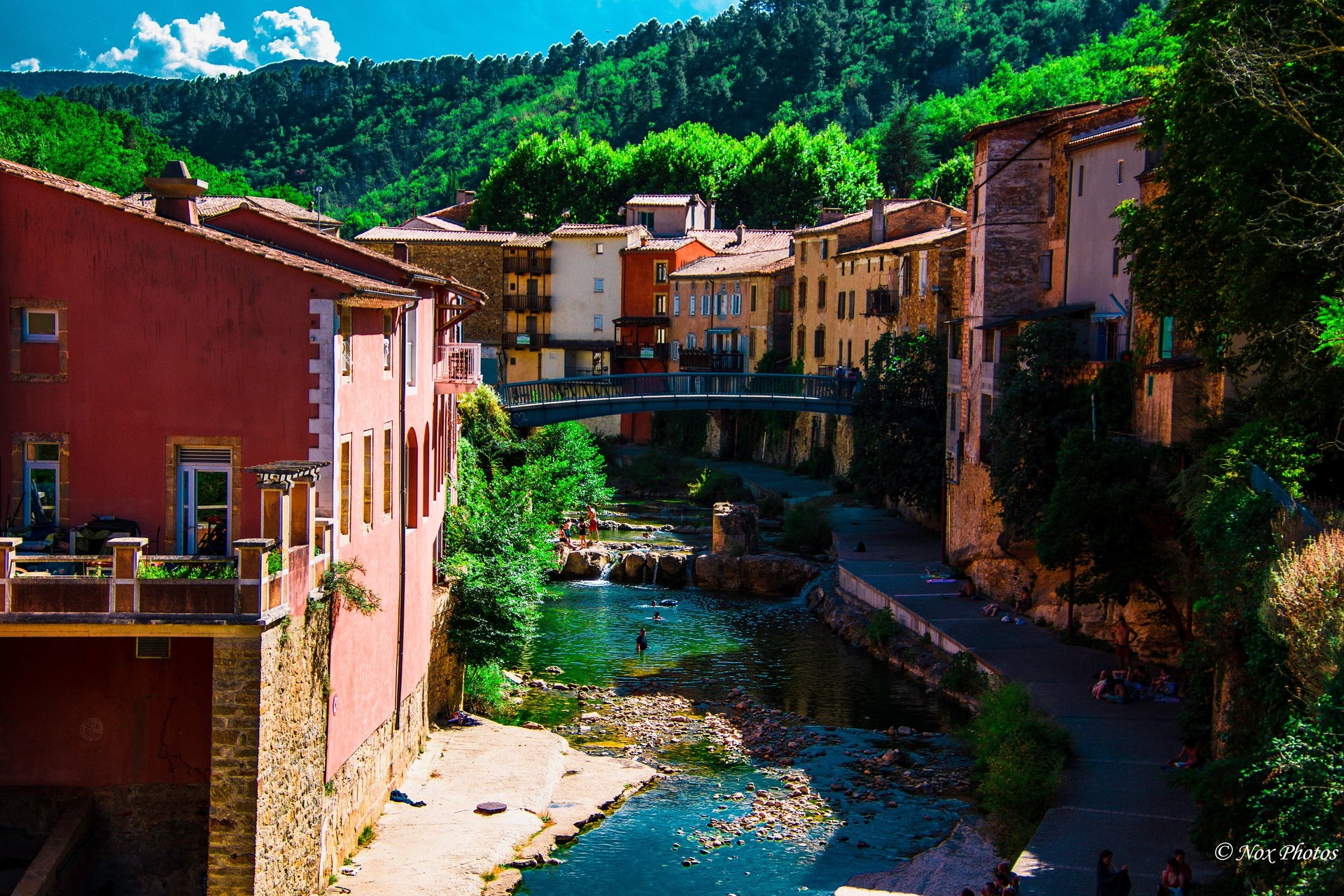 black and white bed linen