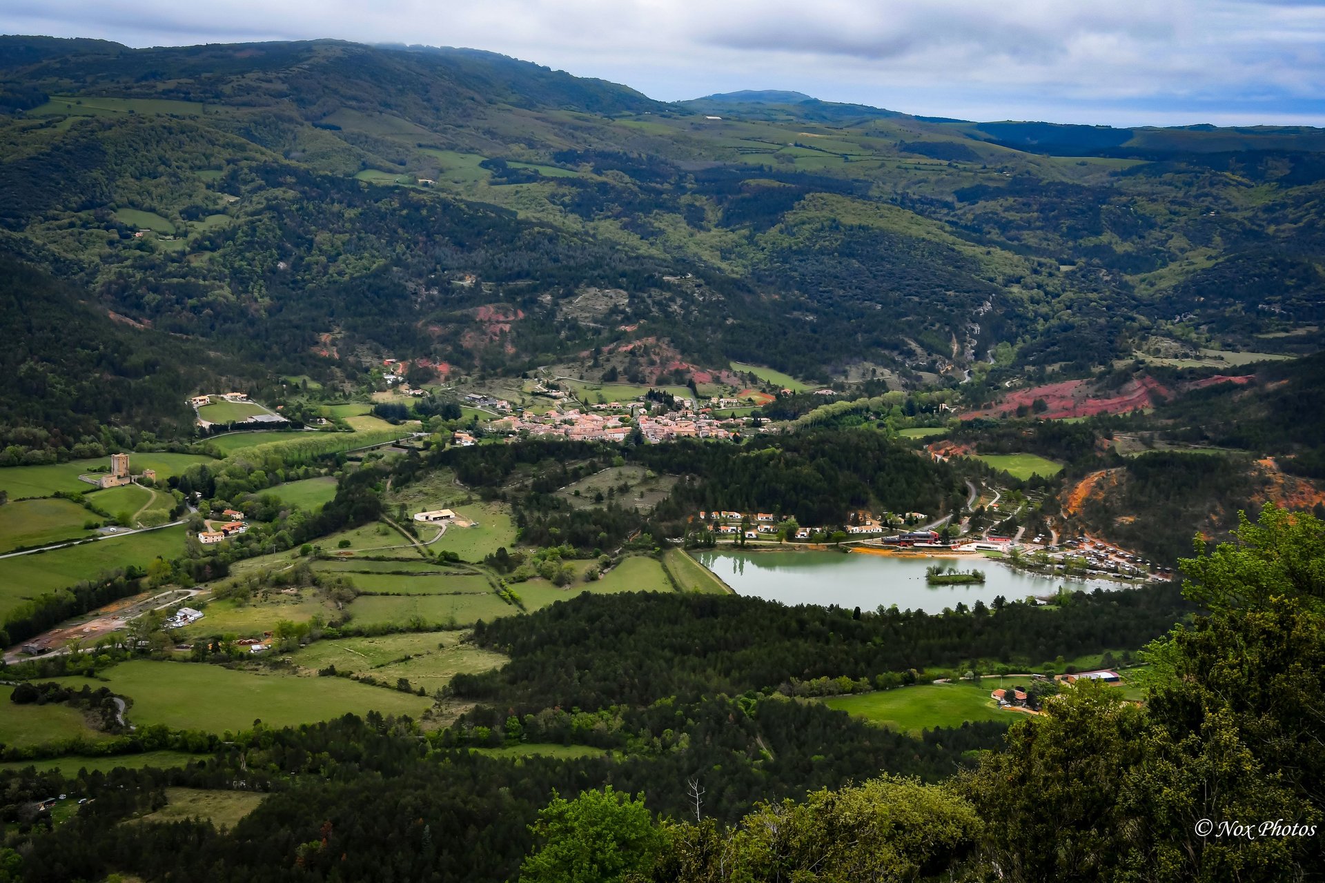black and white bed linen