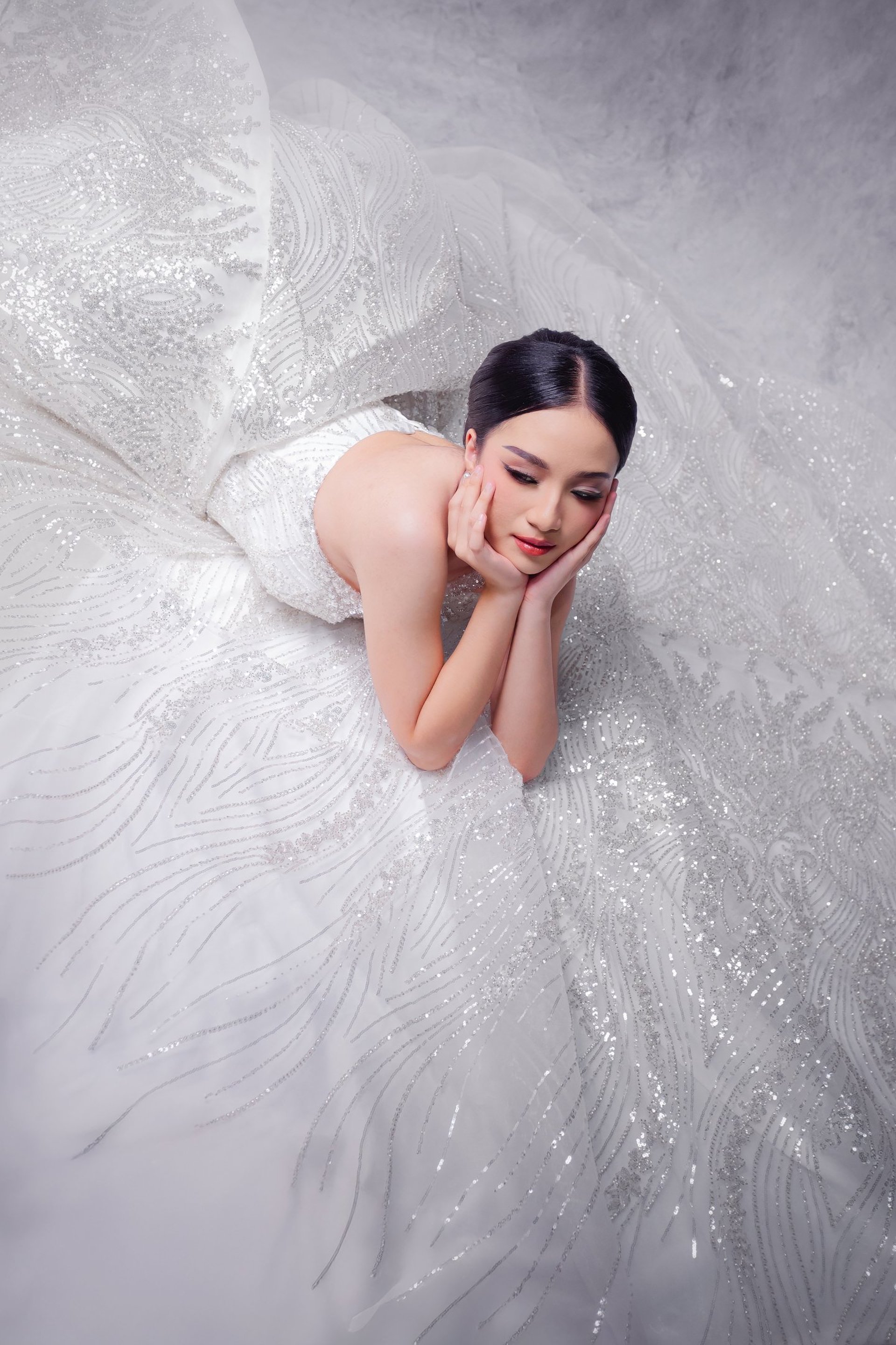 black and white bed linen