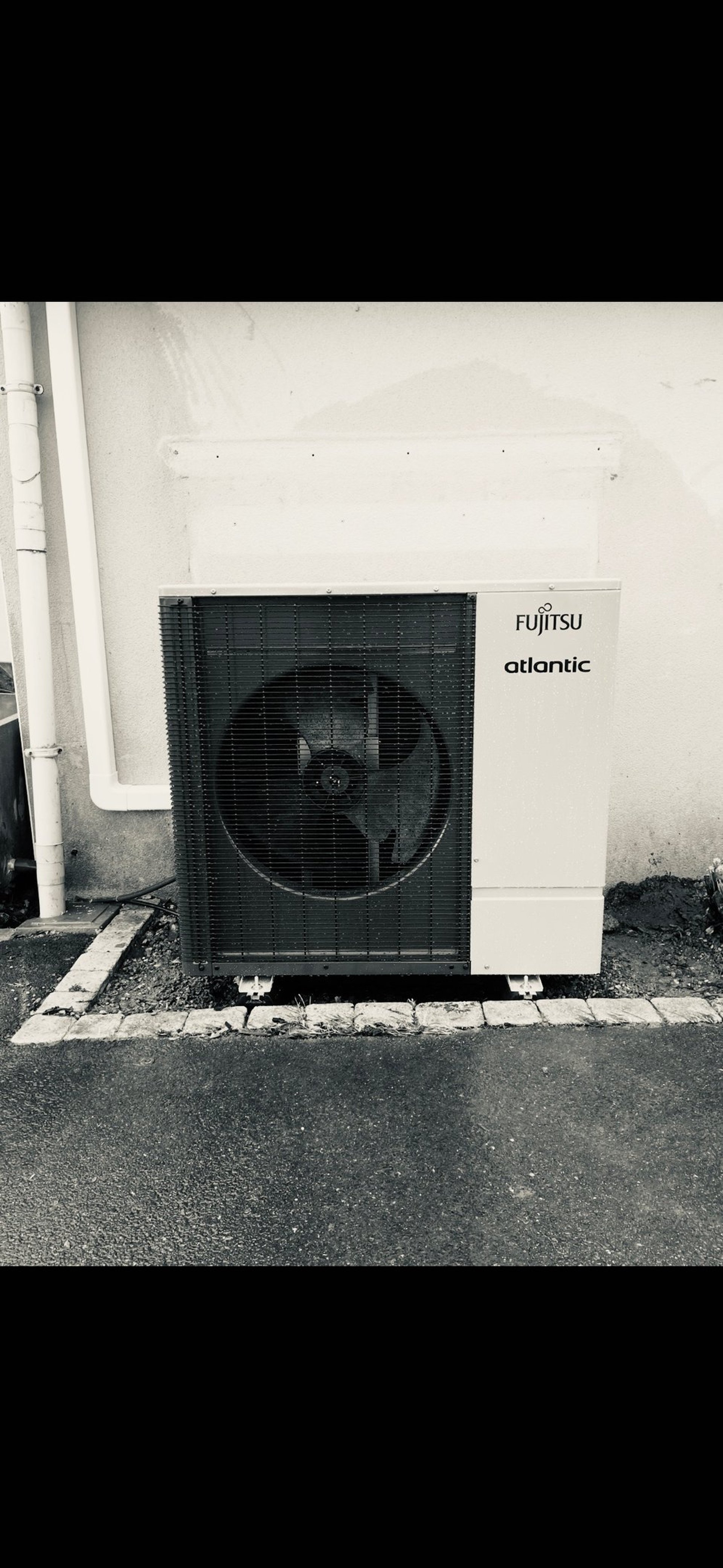 ocean waves crashing on shore during daytime