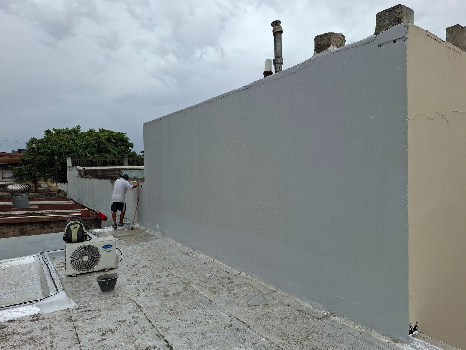 gray computer monitor