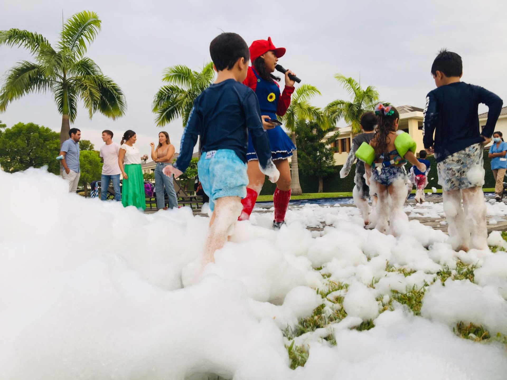 black and white bed linen