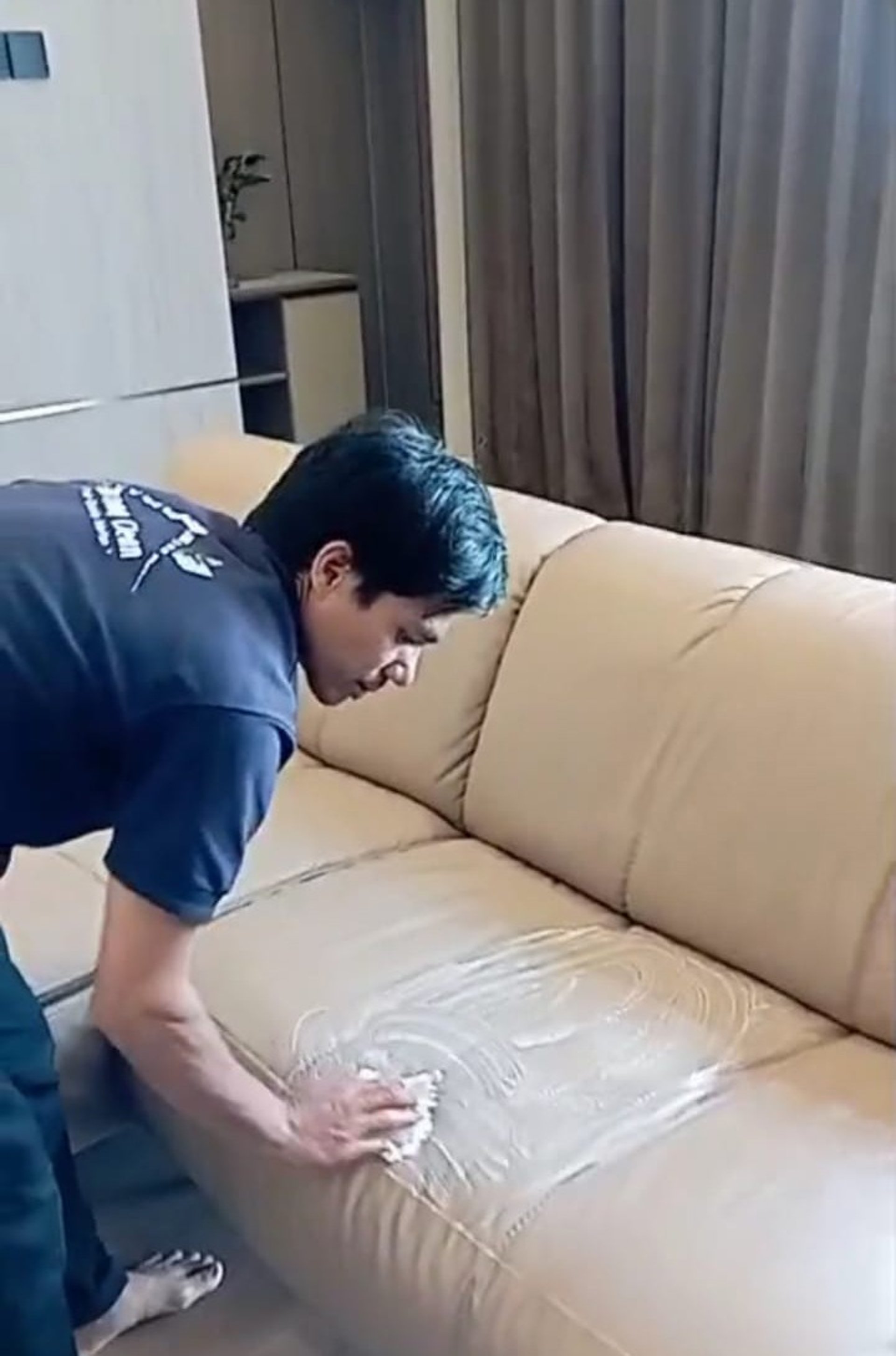 gray computer monitor