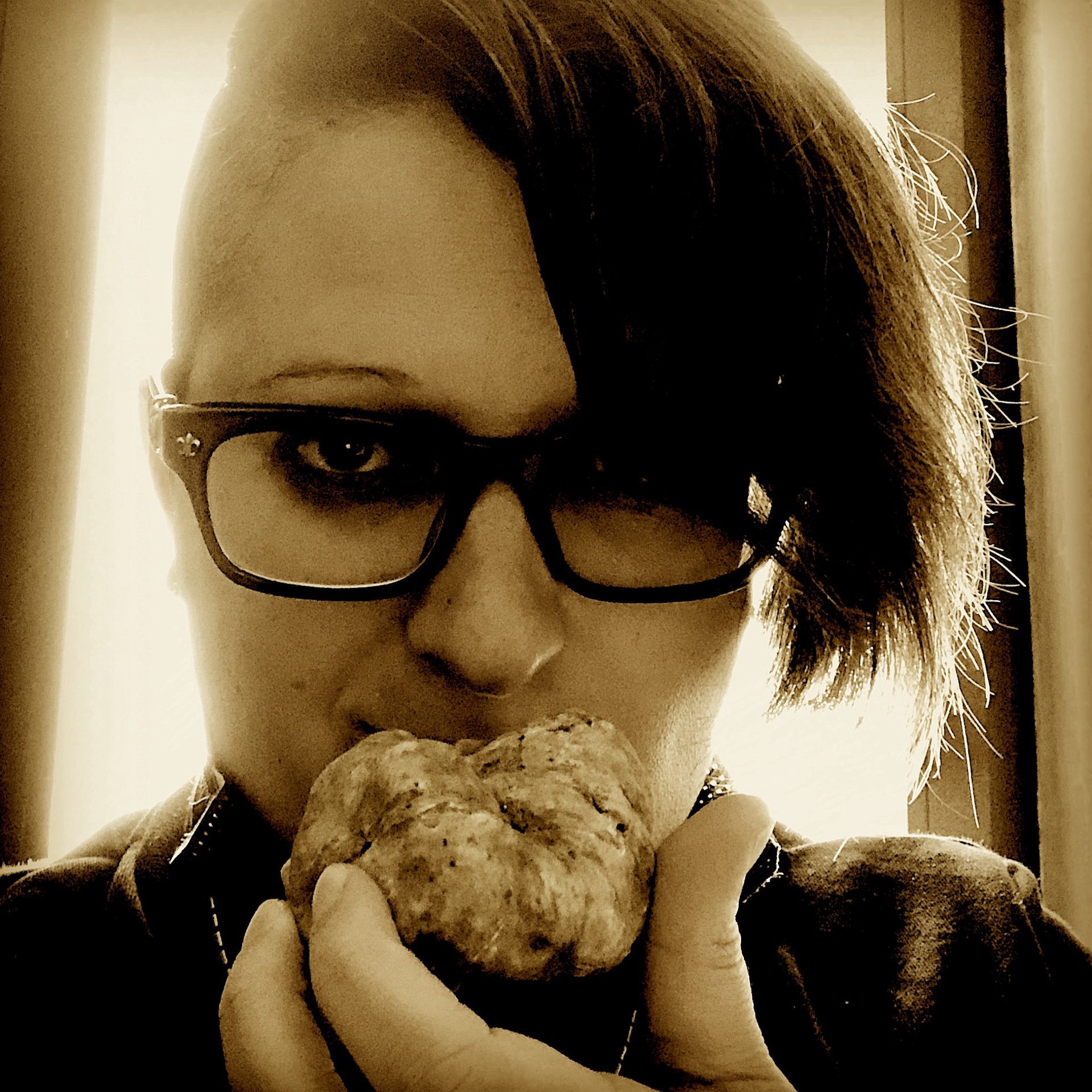 a bunch of leaves that are laying on the ground