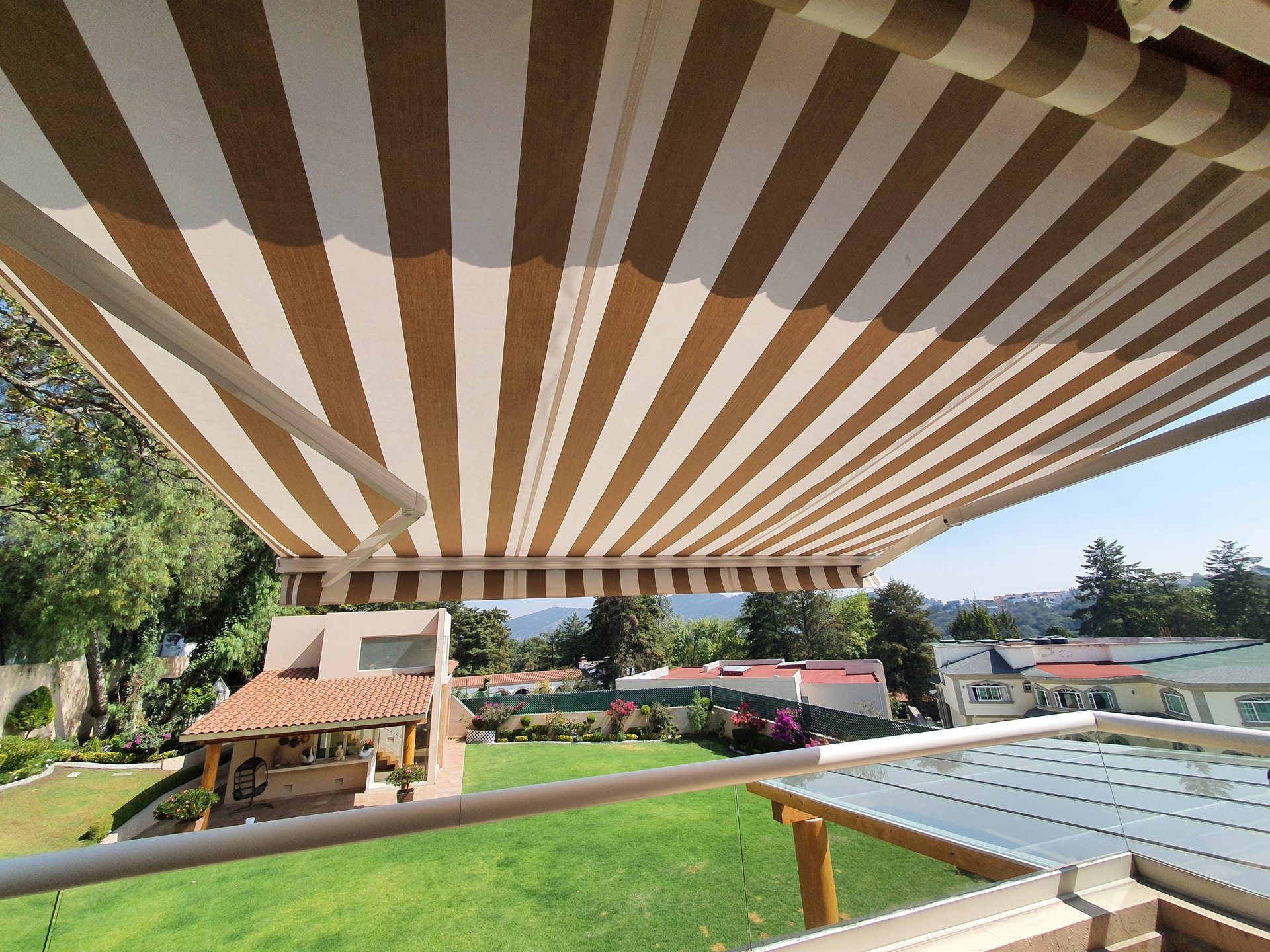 black and white bed linen