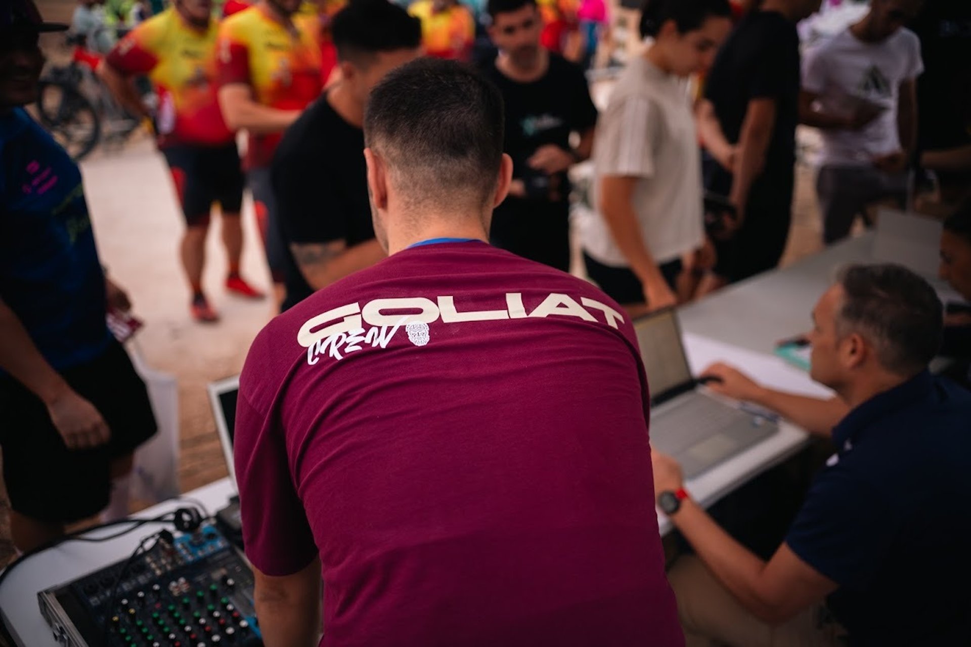 gray computer monitor