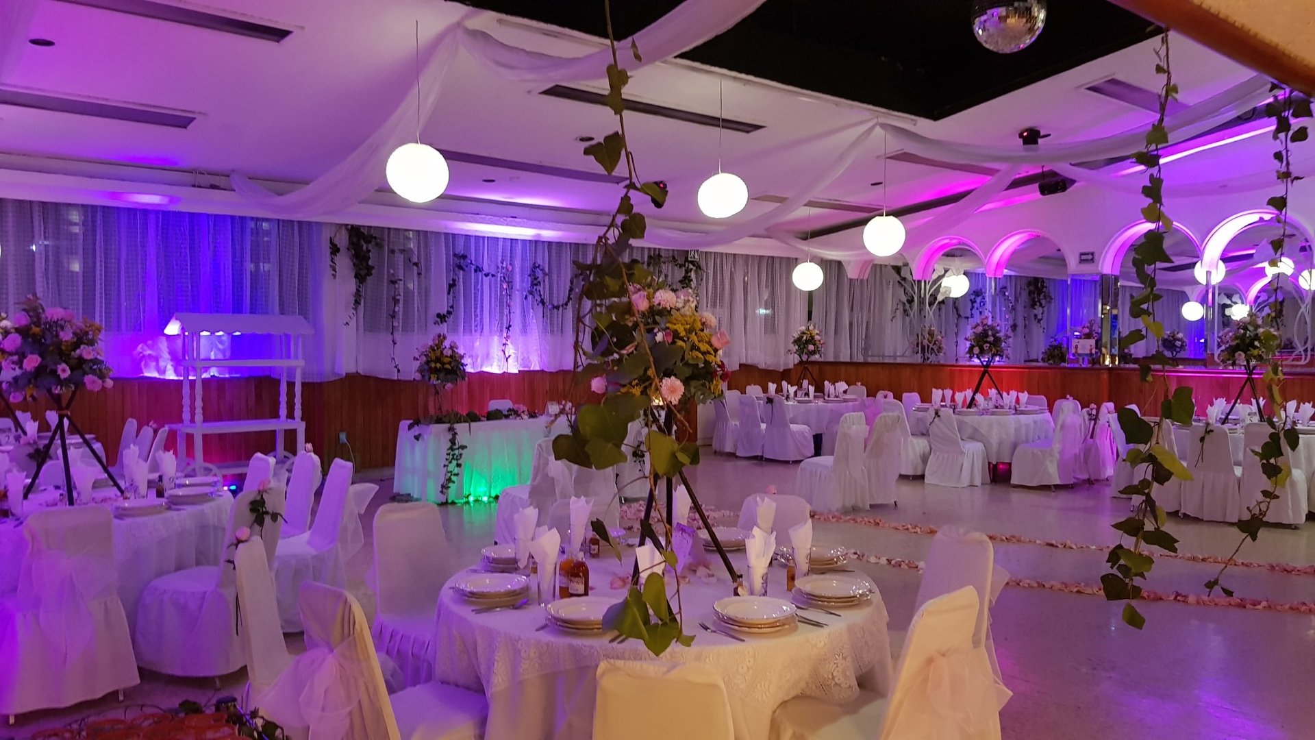 black and white bed linen