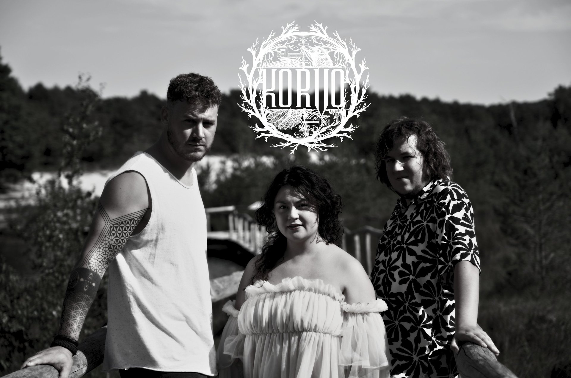 black and white bed linen