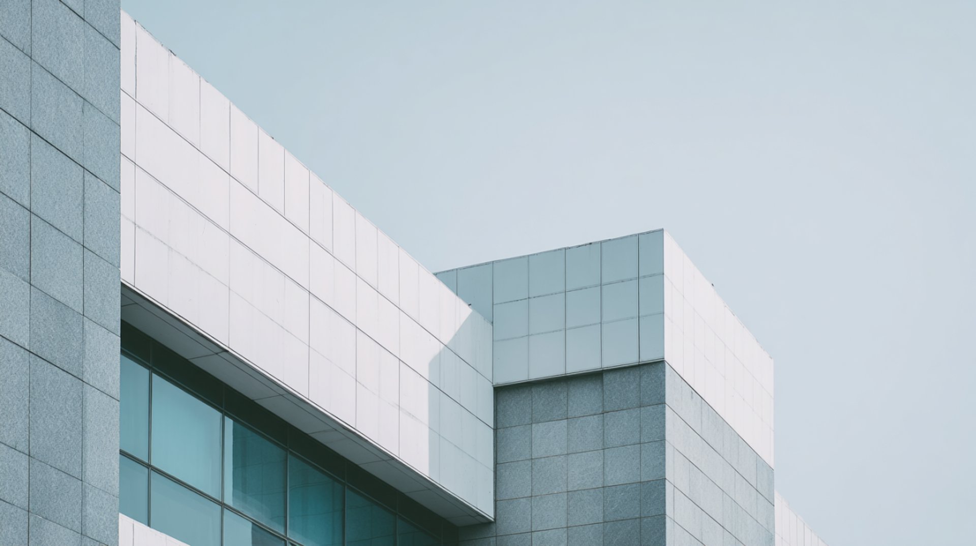 gray computer monitor