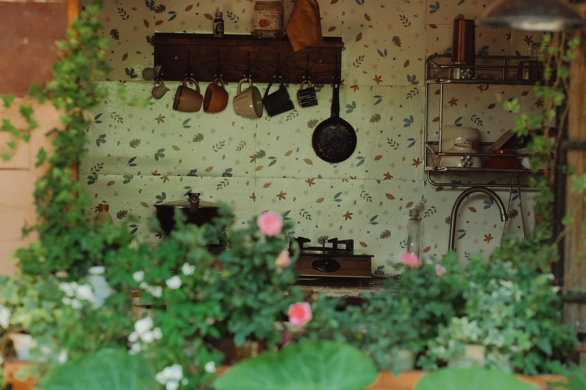 black and white bed linen