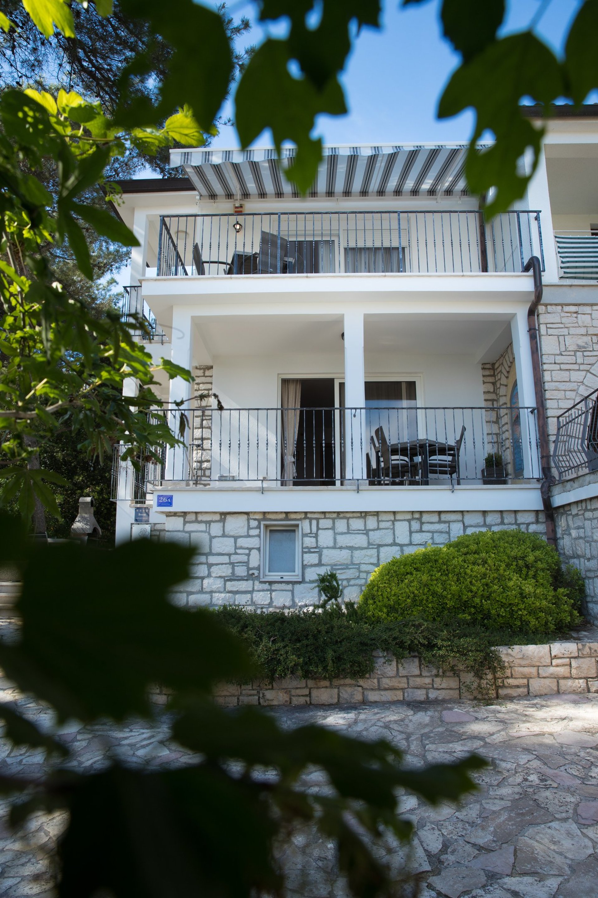 black and white bed linen