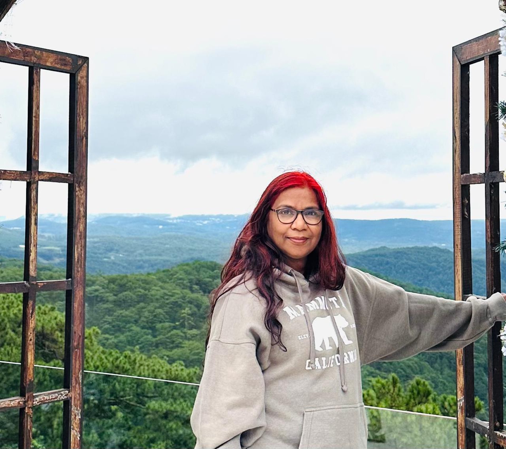ocean waves crashing on shore during daytime