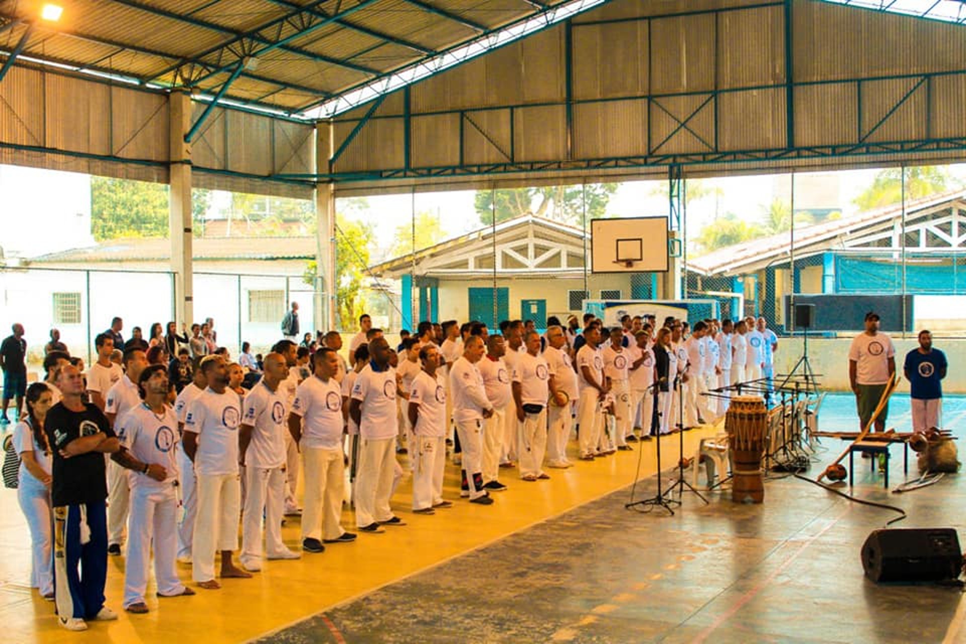 gray computer monitor