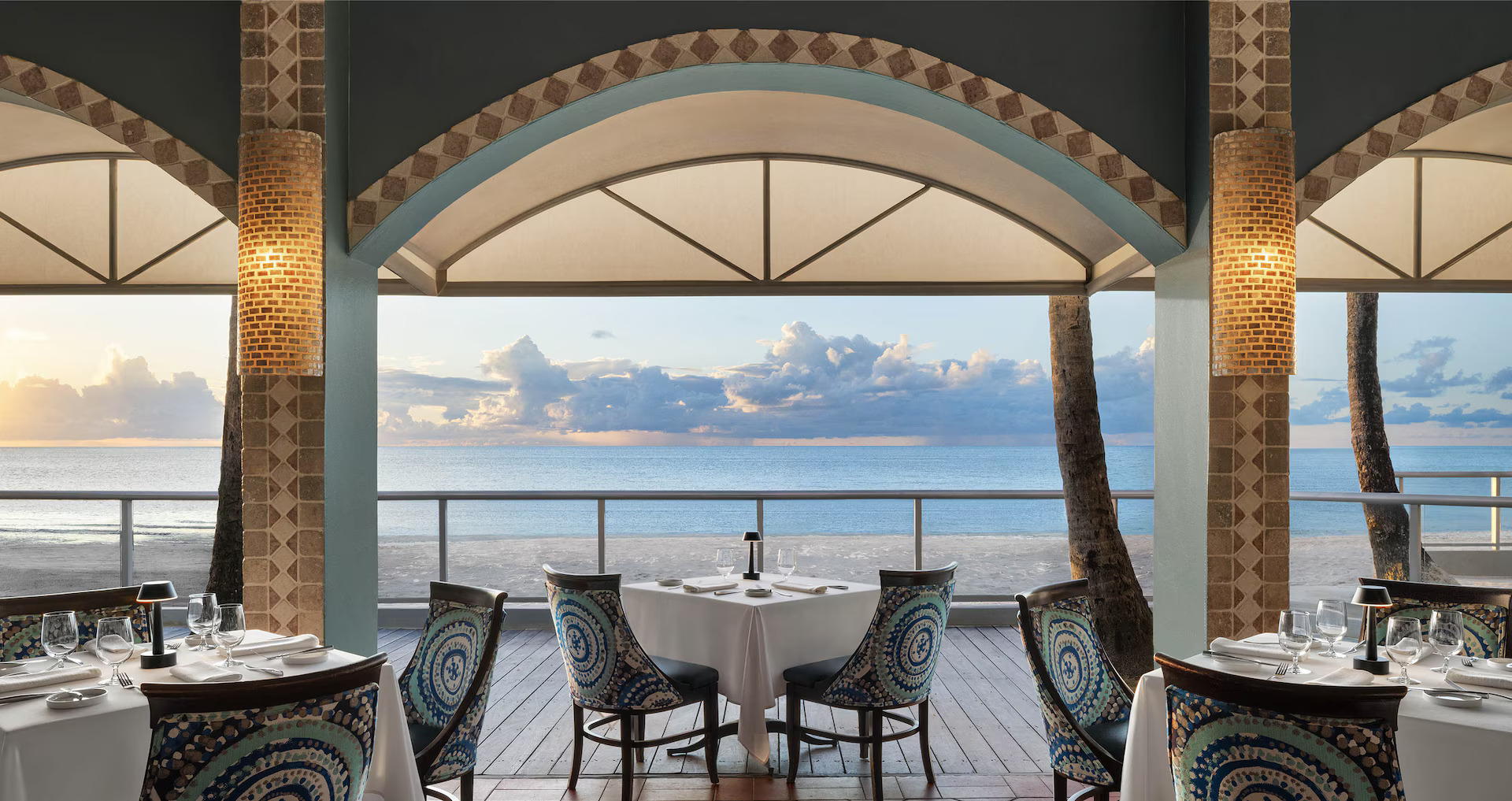 black and white bed linen