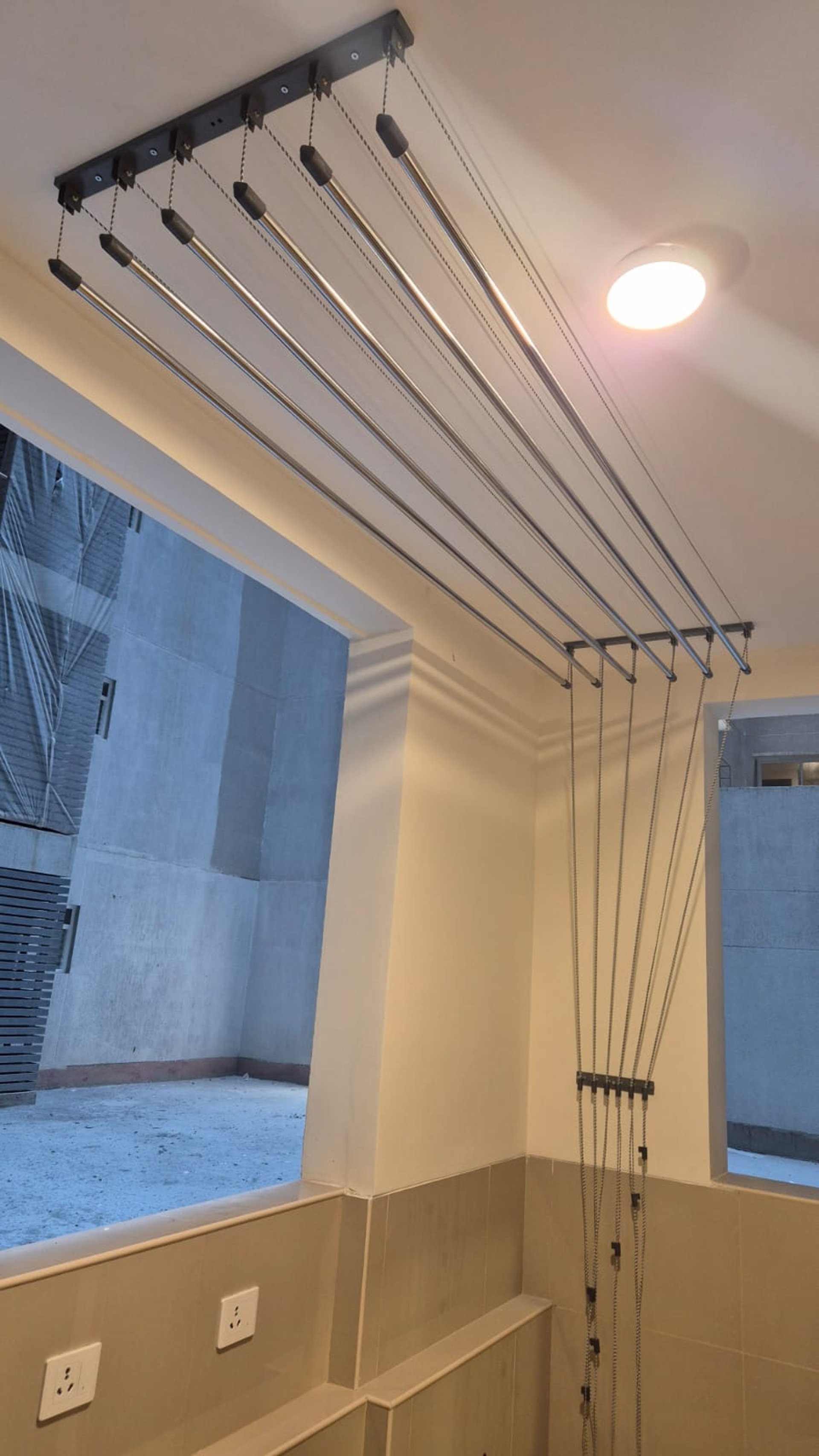 gray computer monitor