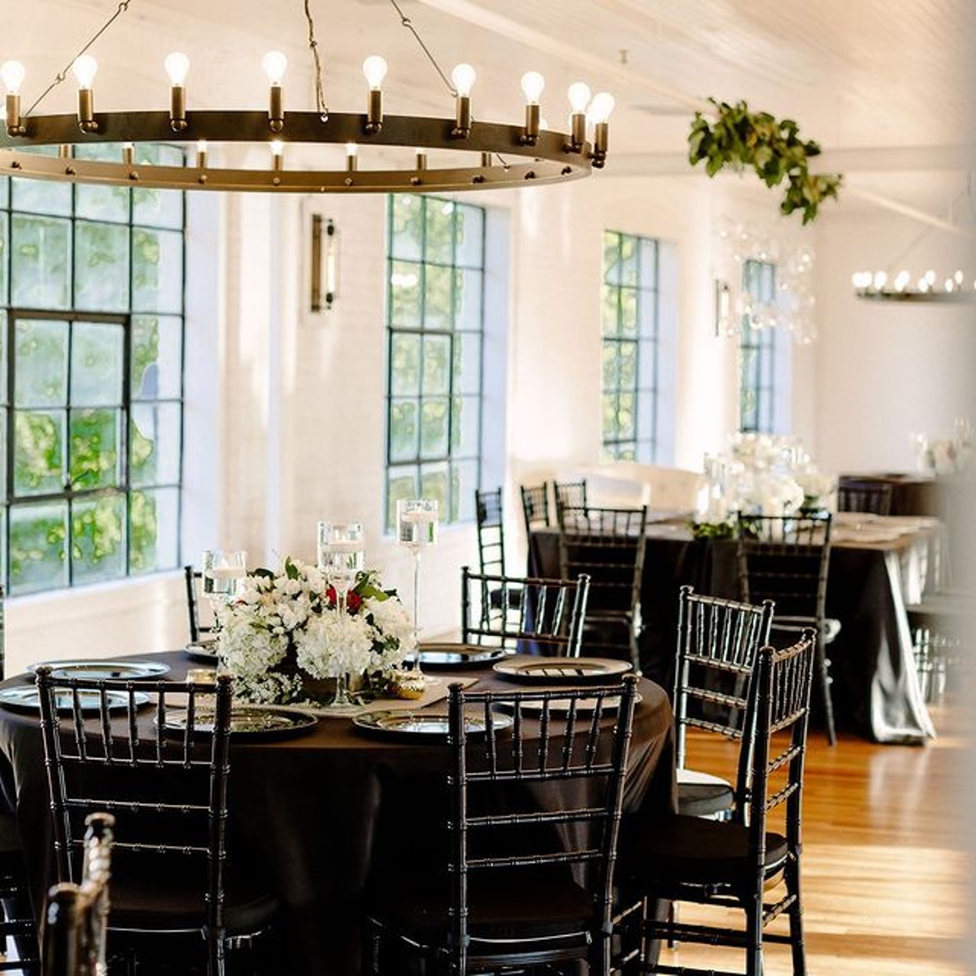 gray computer monitor