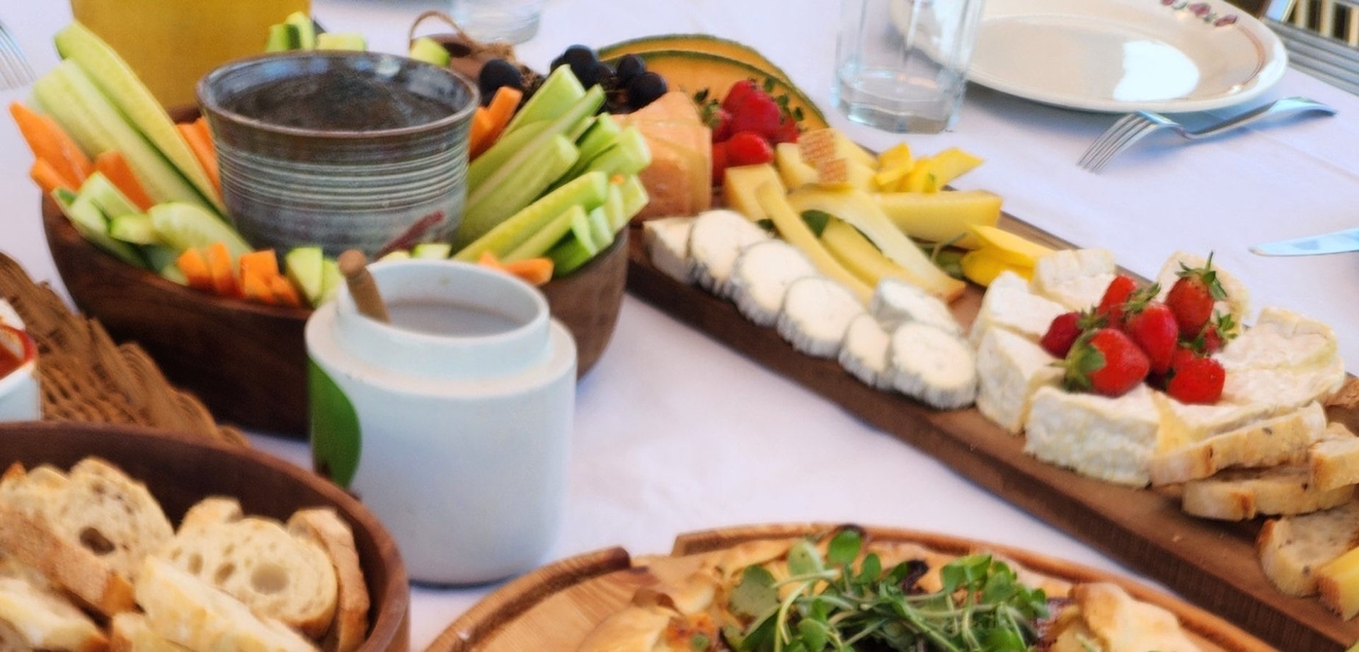 black and white bed linen