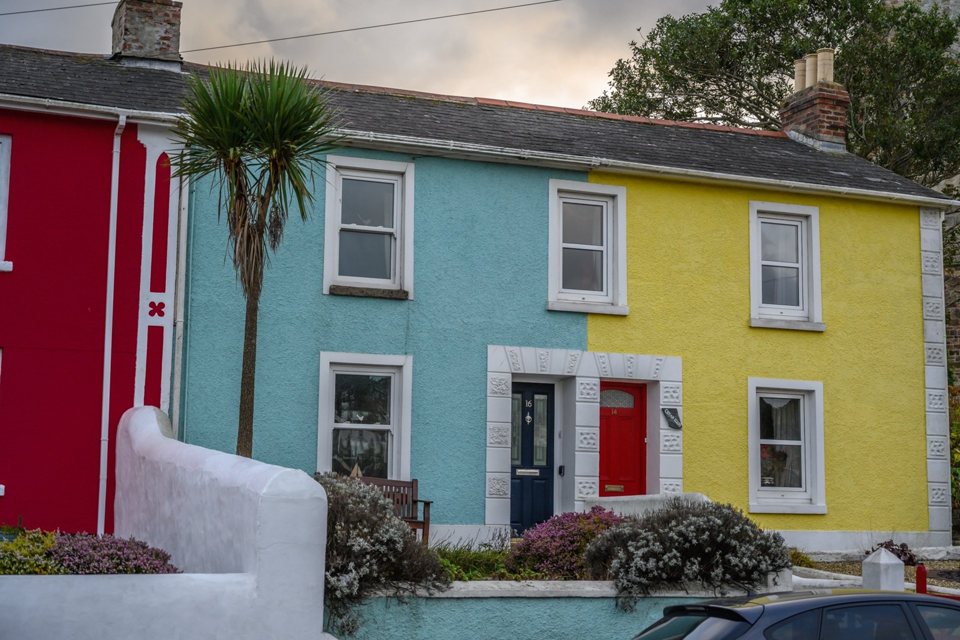 black and white bed linen