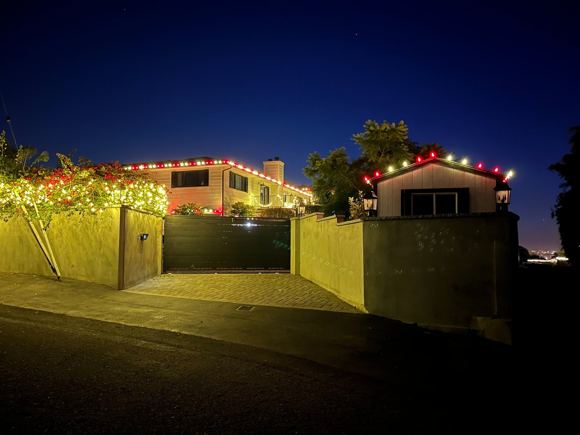 black and white bed linen
