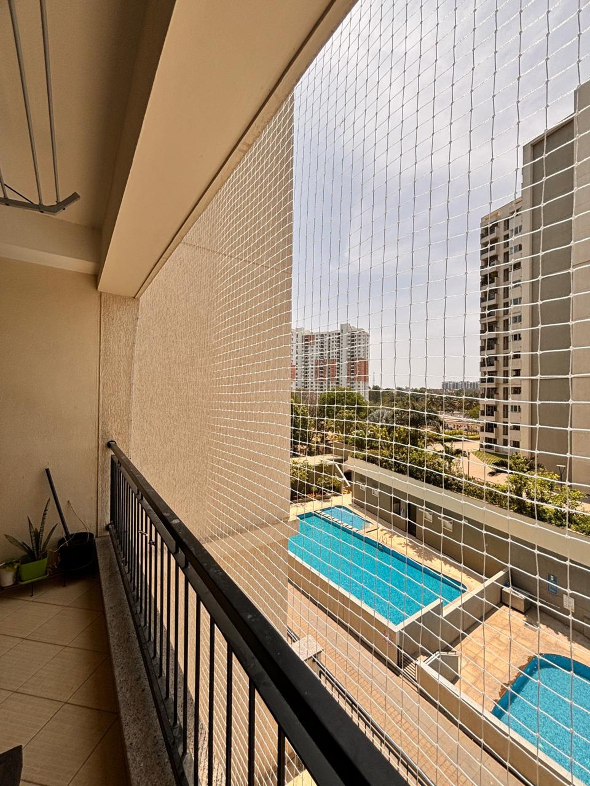 black and white bed linen