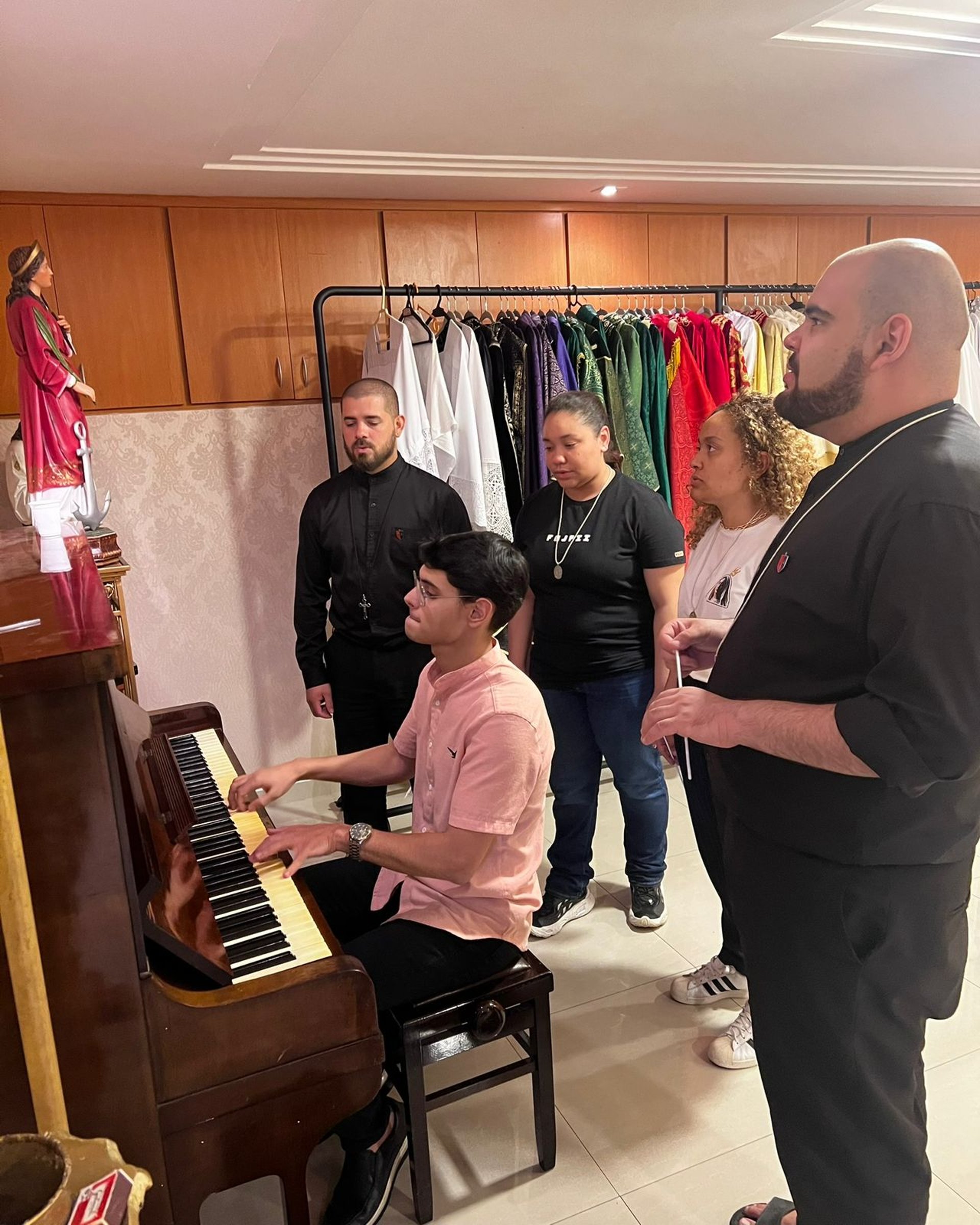 black and white bed linen