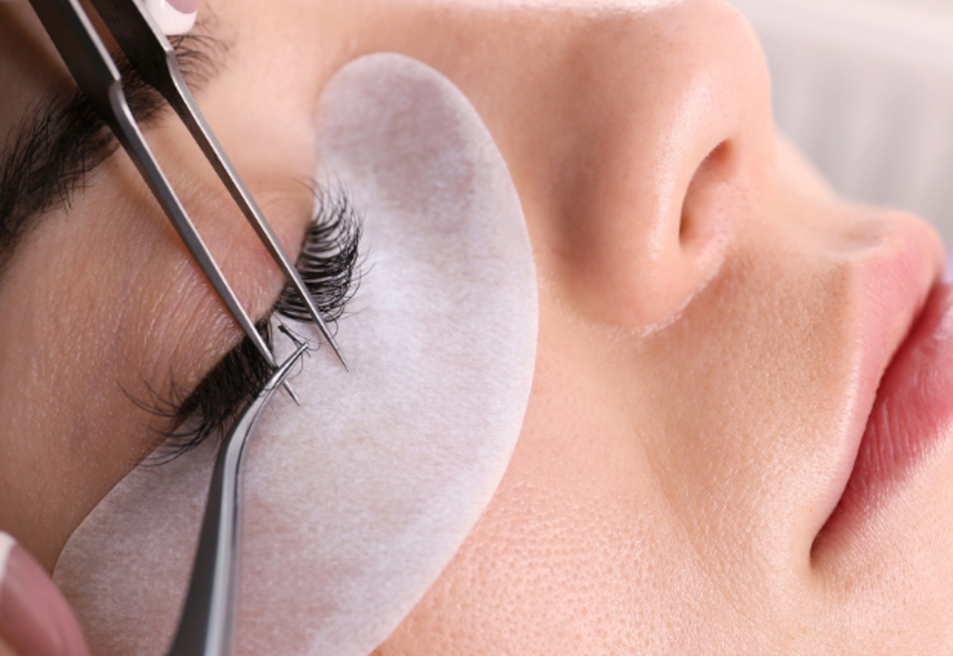 black and white bed linen