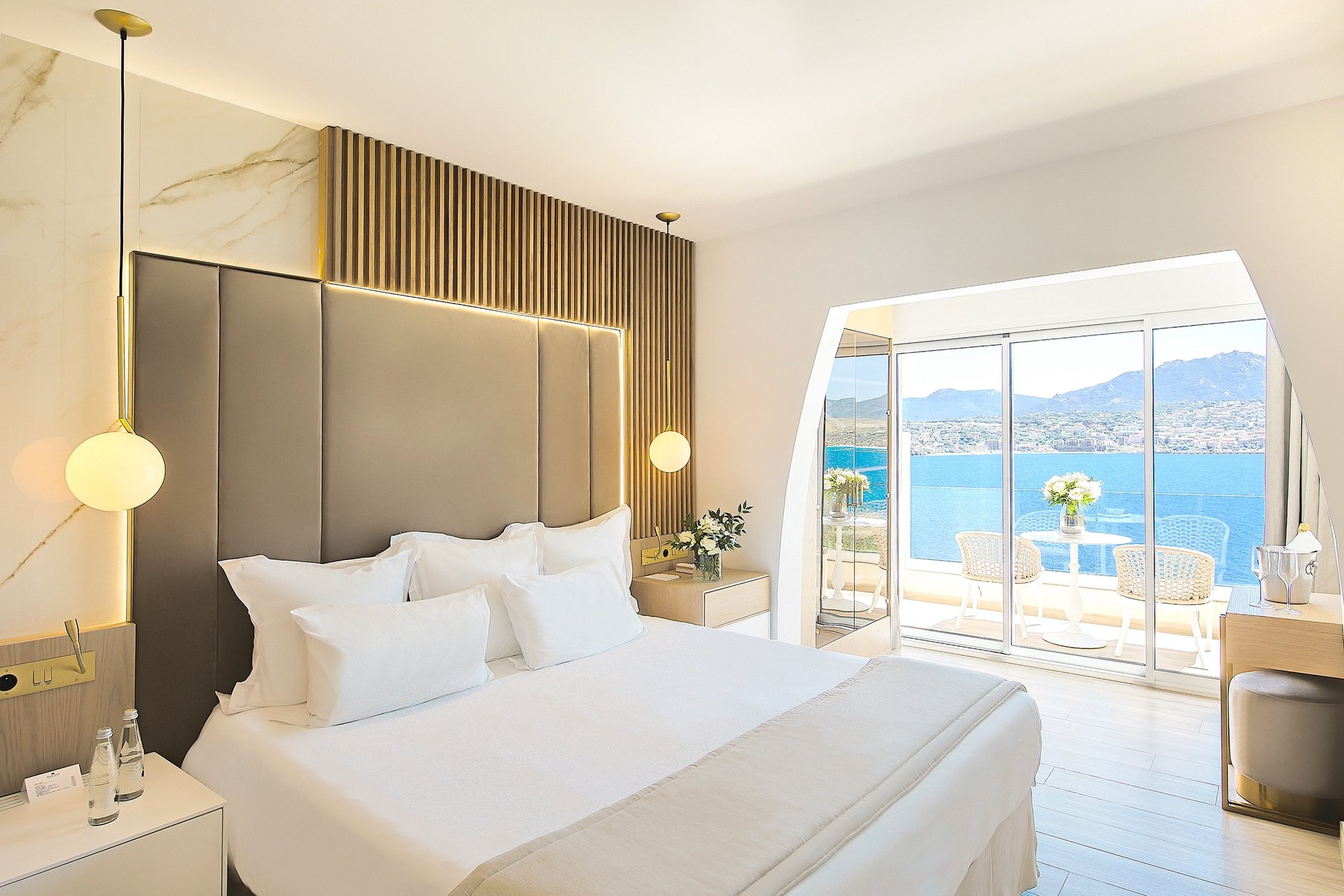 black and white bed linen