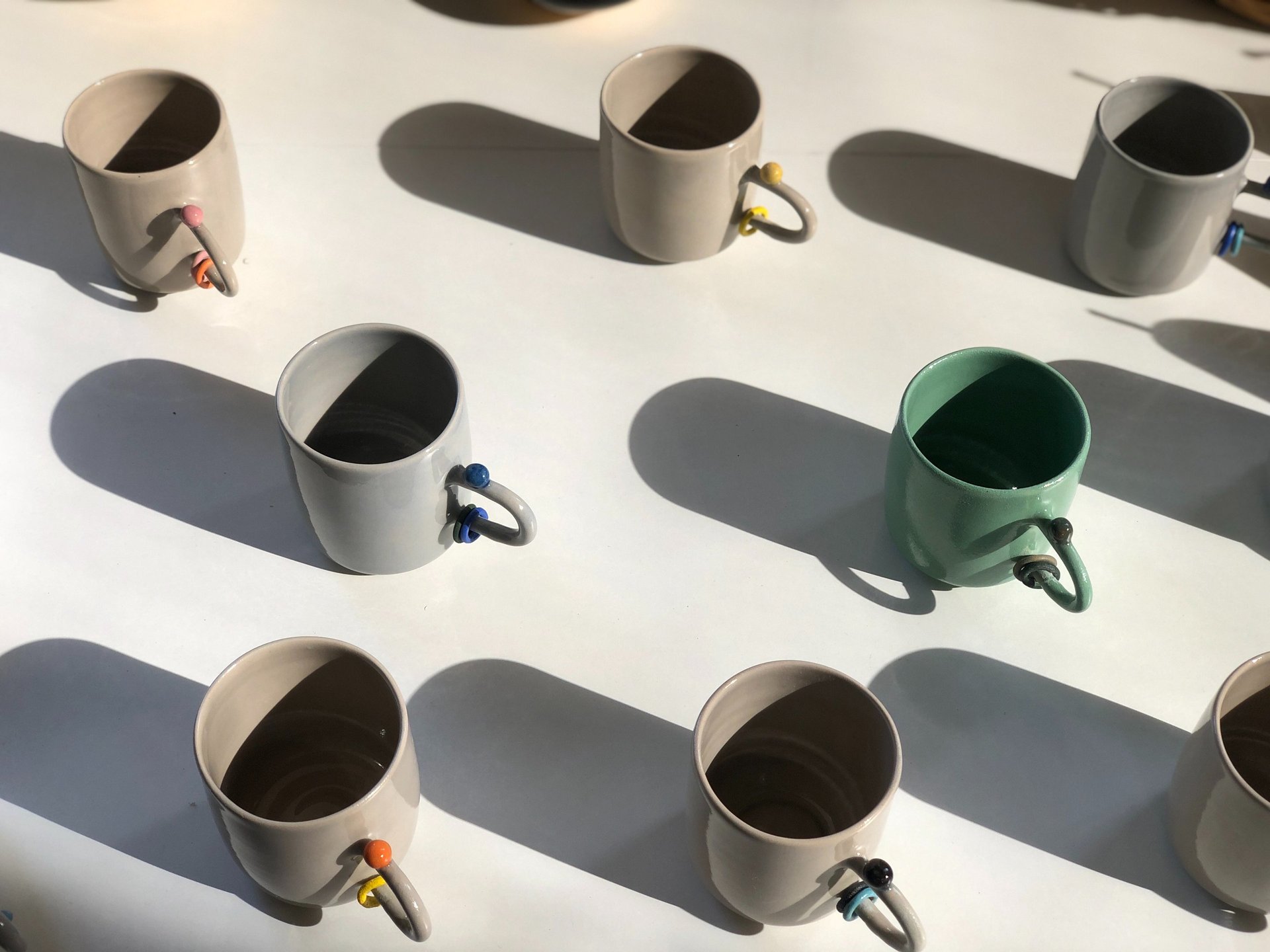 gray computer monitor