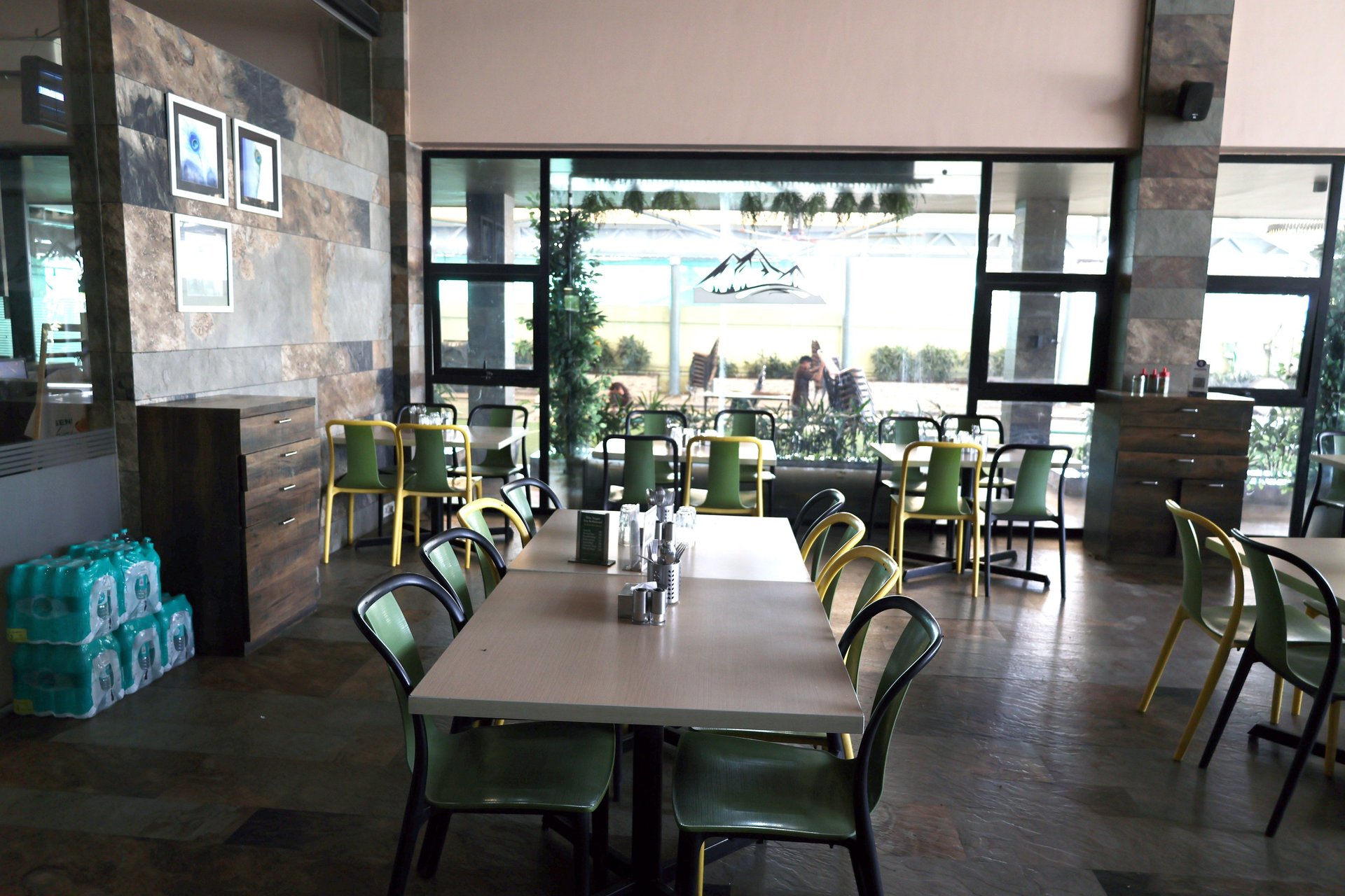 black and white bed linen